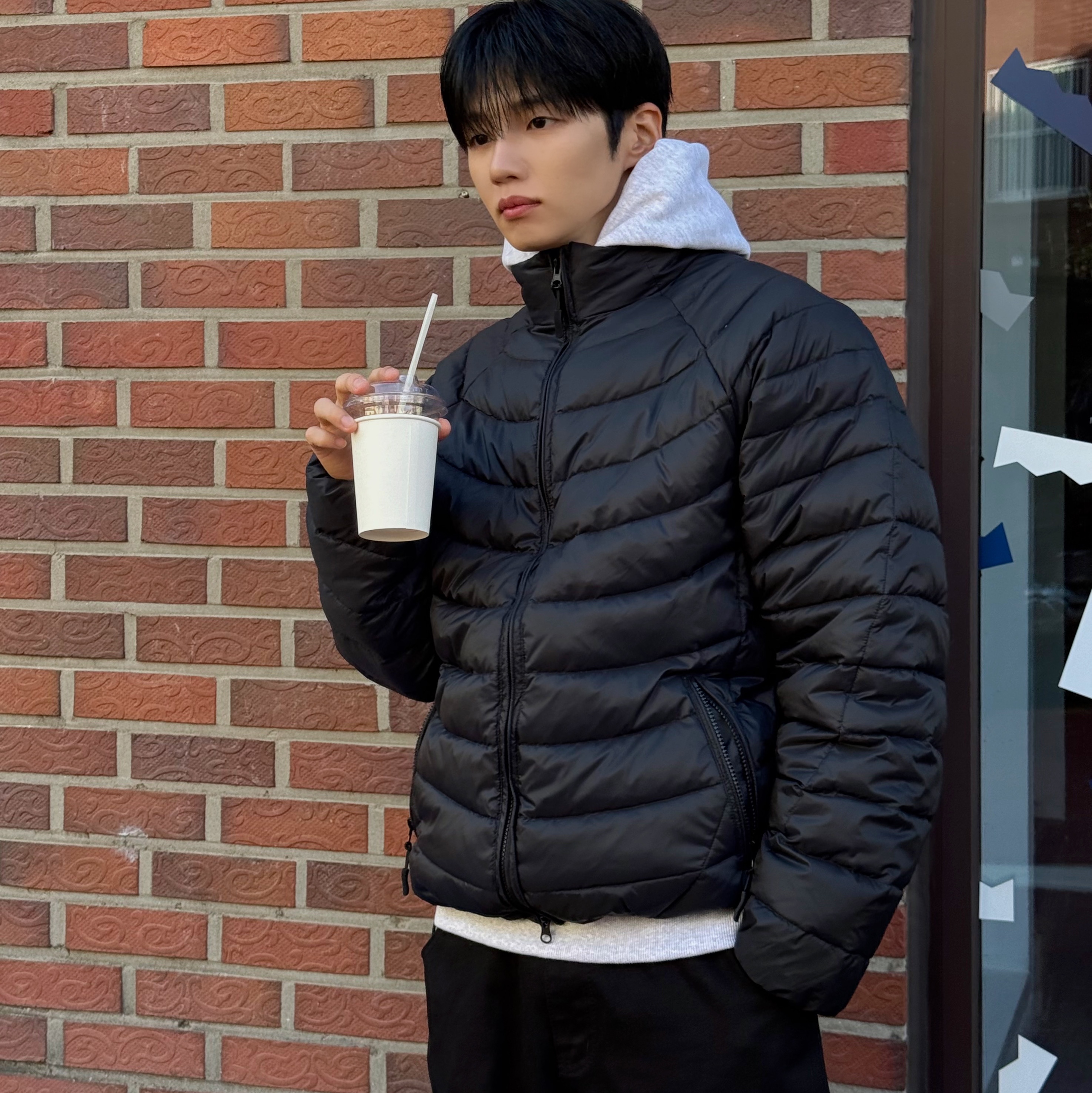 Millo Archive Descend Line Light Puffer Jacket Black 착용 스타일 - 3