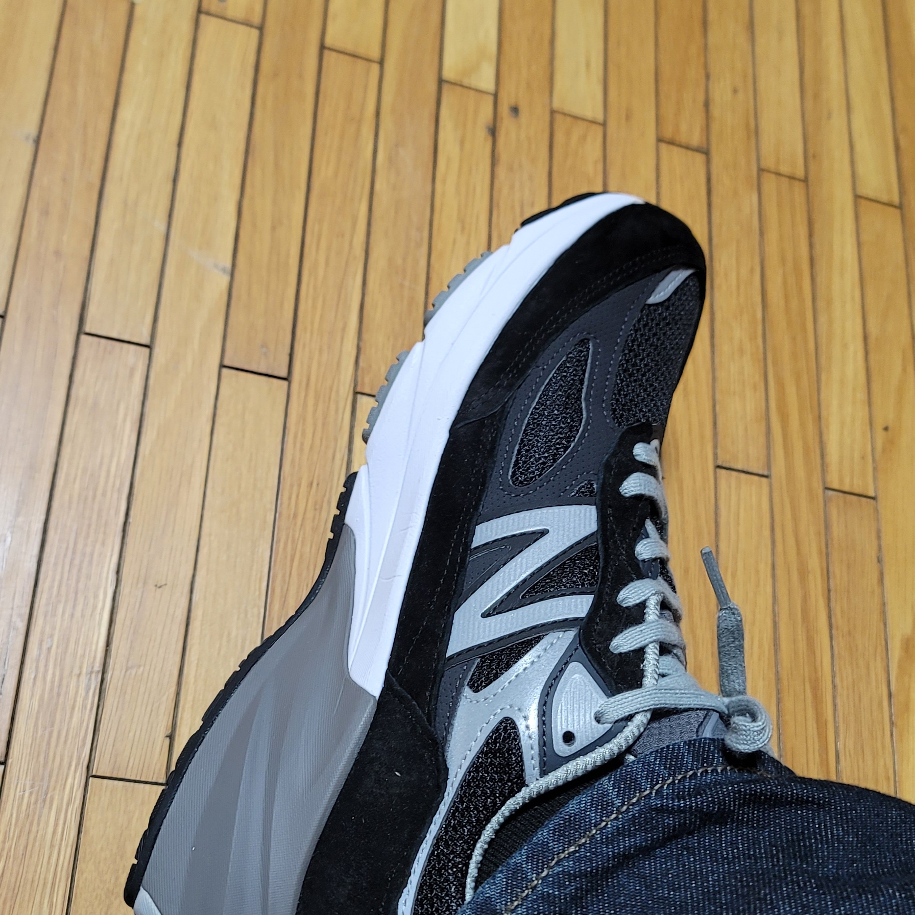 New Balance 990v6 Made in USA Black White 착용 스타일