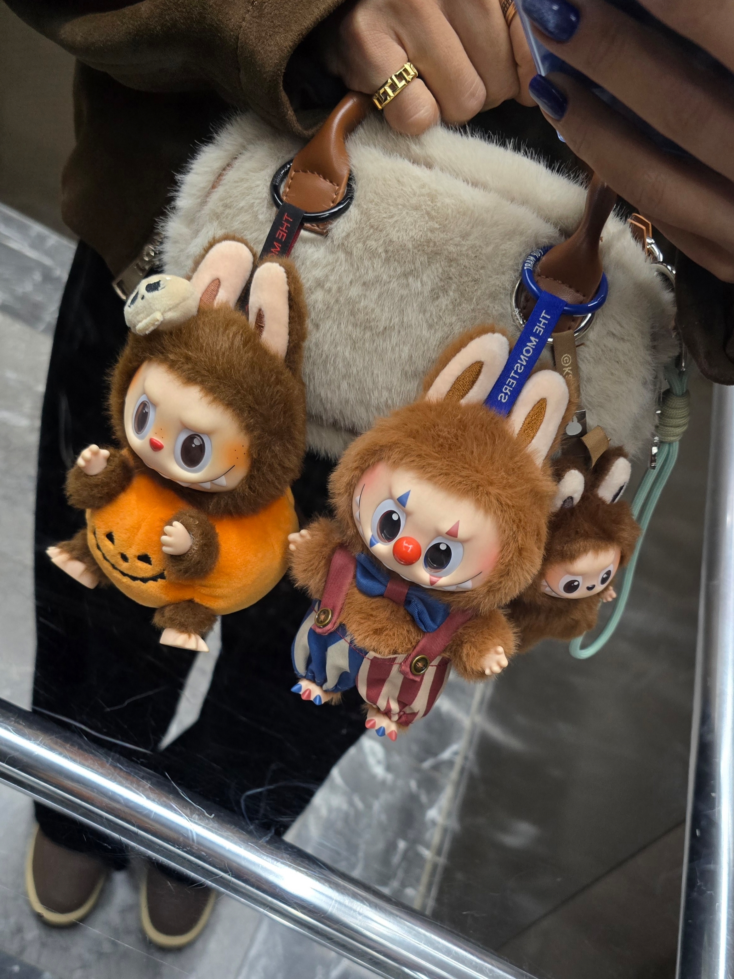 Pop Mart Labubu The Monsters Pin For Love Series Vinyl Plush Pendant (A-M) L (Opened Case), Pop Mart Why So Serious Series Vinyl Plush Pendant Juggling Clown (Opened Case) 착용 스타일