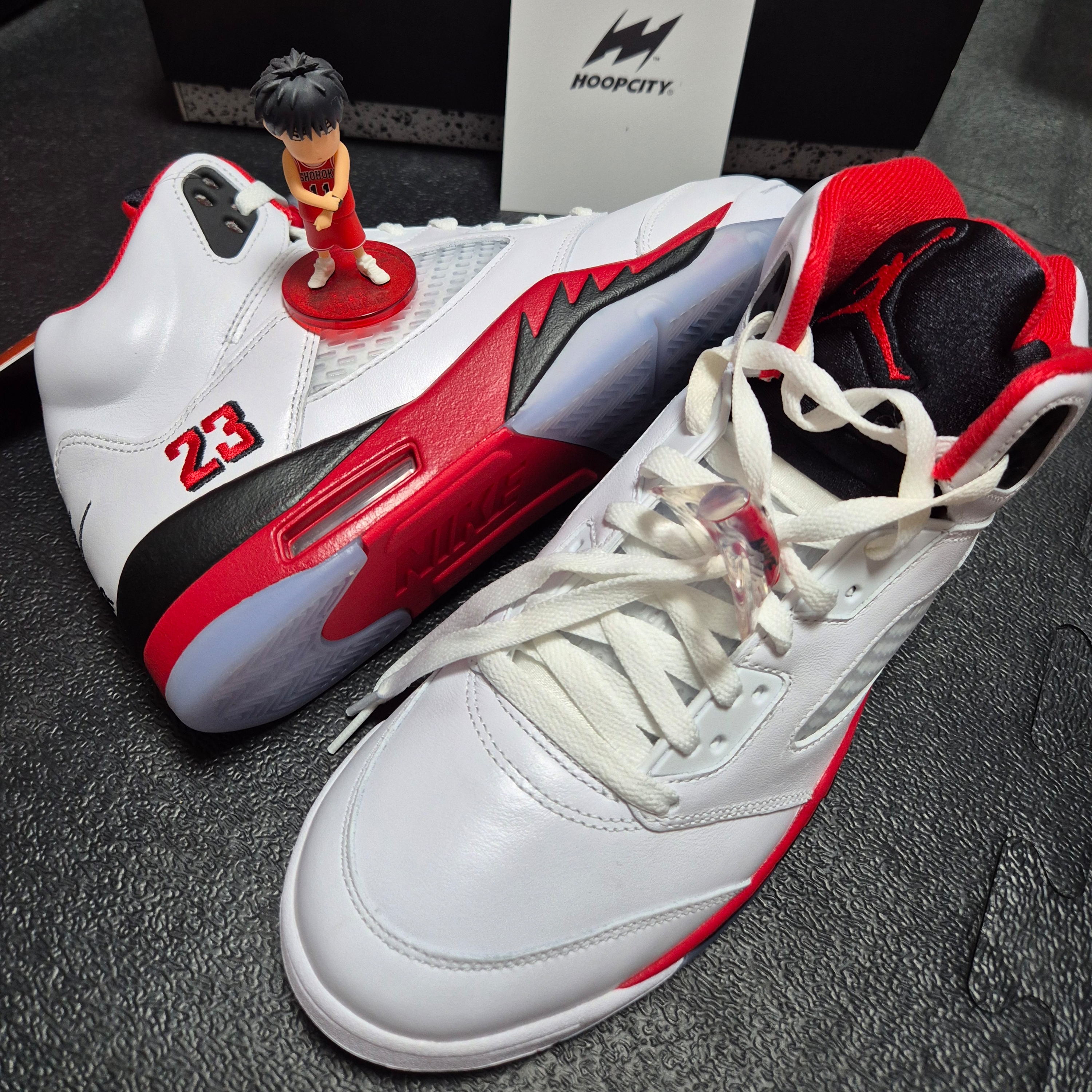 Jordan 5 Retro Fire Red Black Tongue 2025 착용 스타일