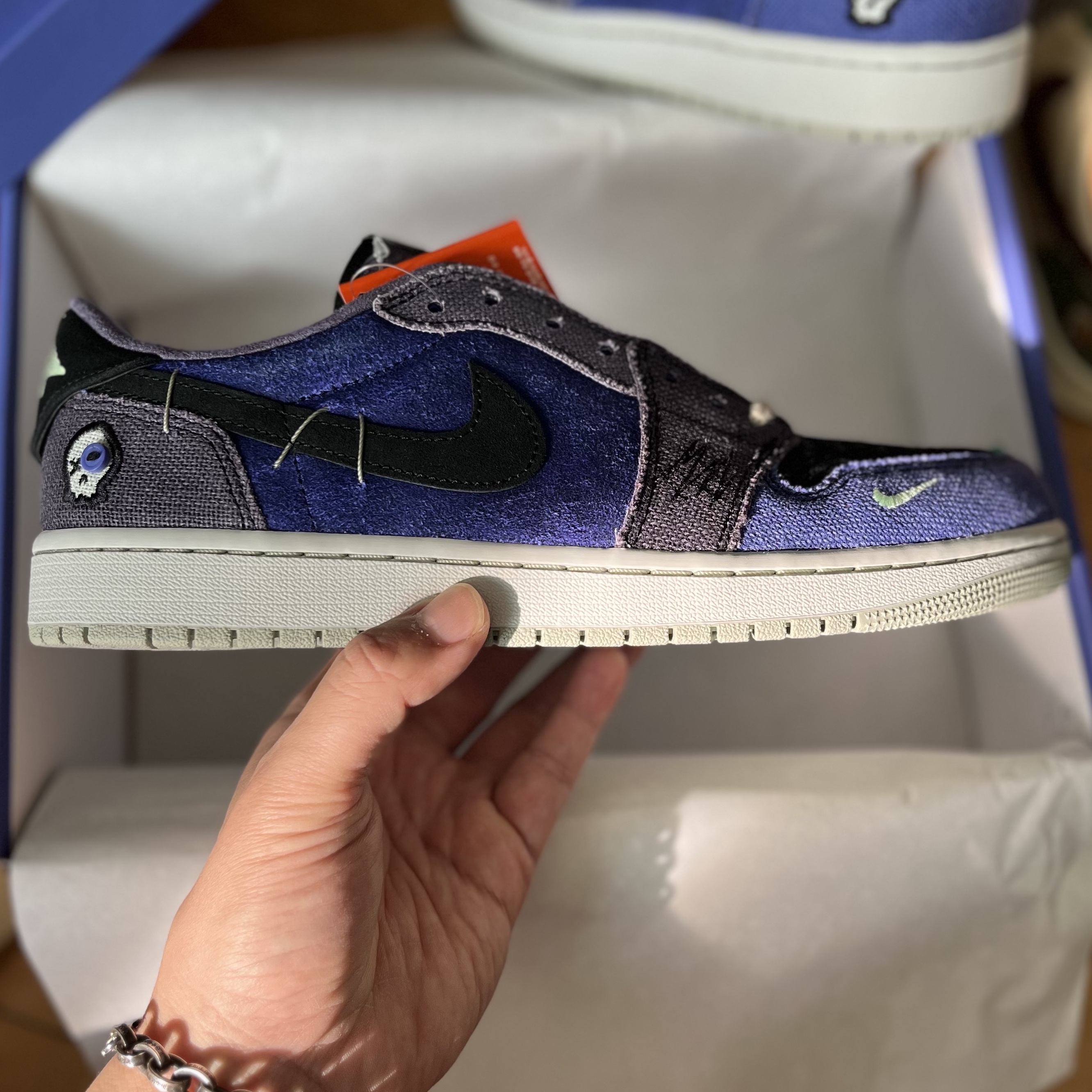 Jordan 1 x Zion Williamson Retro Low OG Regency Purple and Dark Raisin 착용 스타일 - 1