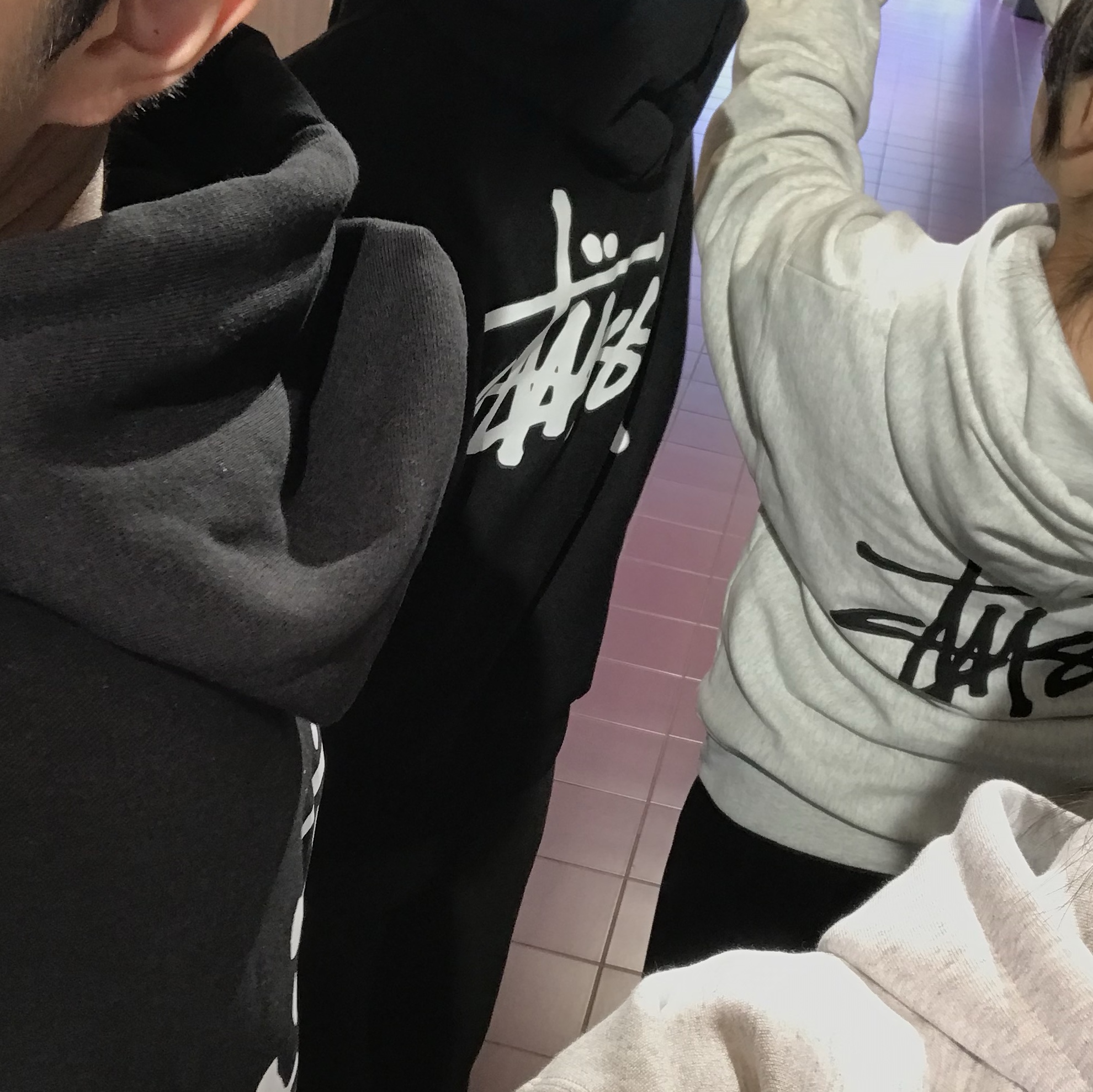 Stussy Basic Stussy Hoodie Ash Heather, Stussy Basic Stussy Hoodie Black 착용 스타일