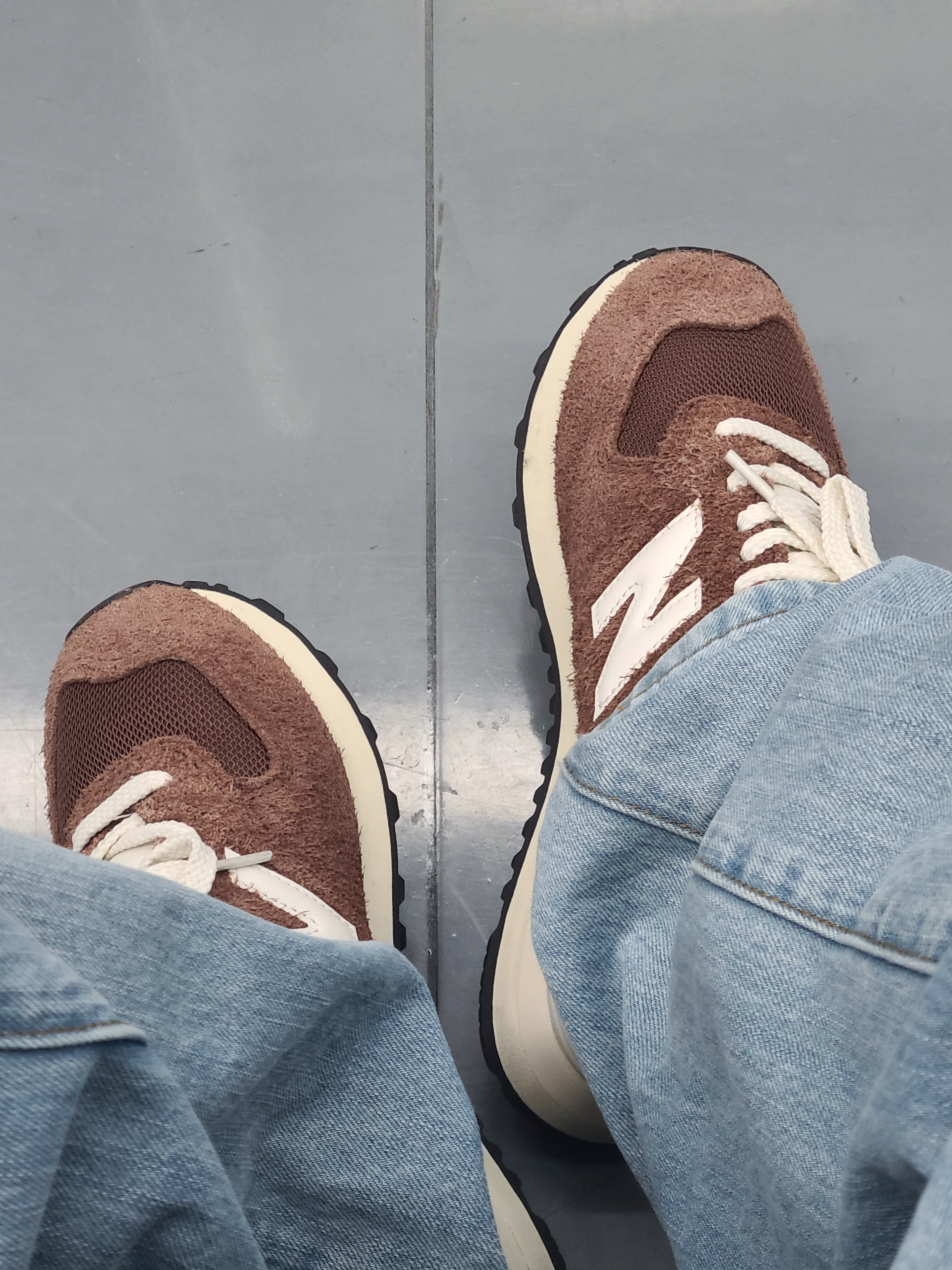 New Balance 574 Rich Oak - D Standard 착용 스타일