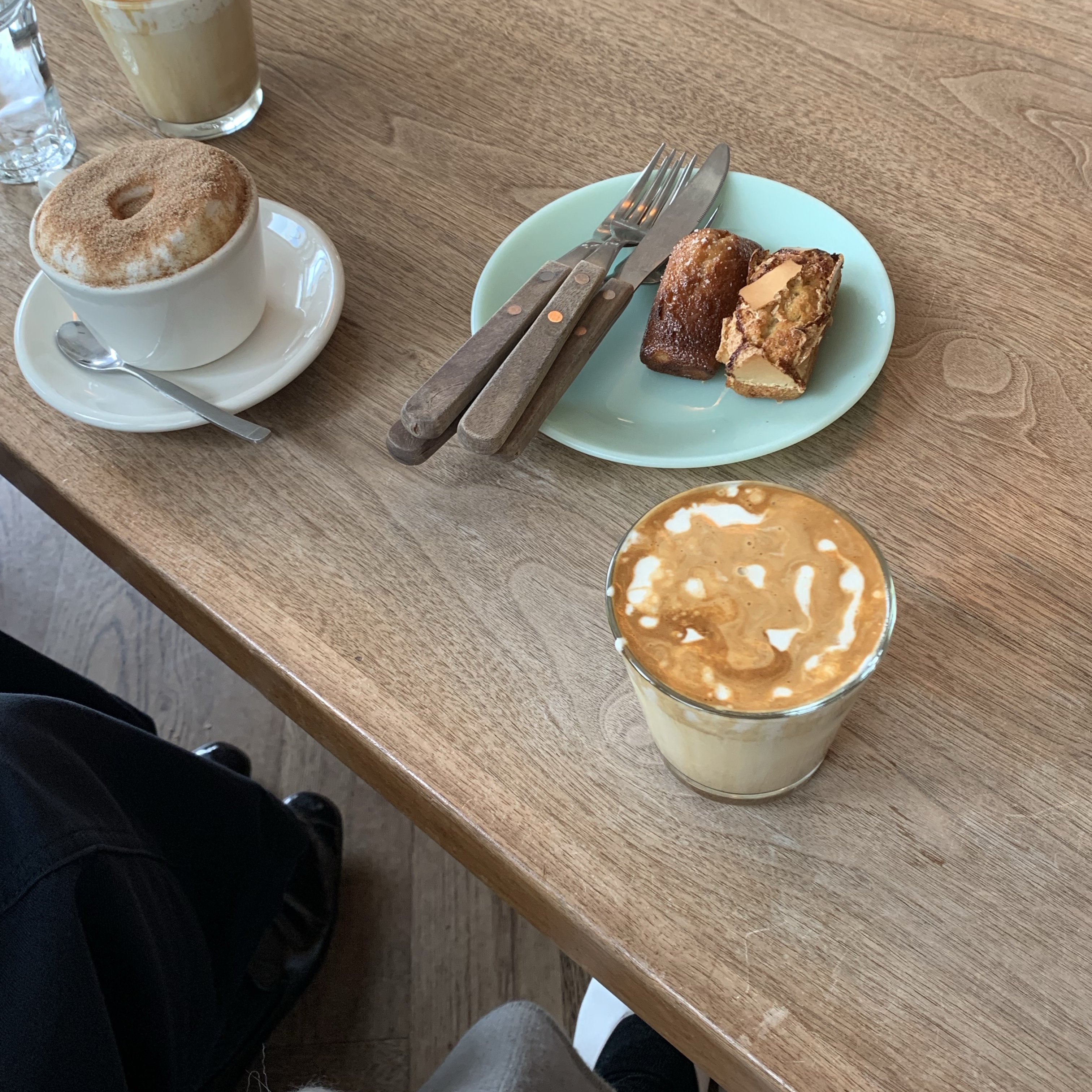 Byweekend Oval Marble Pin Brown, Byweekend On Earring Silver 착용 스타일 - 8