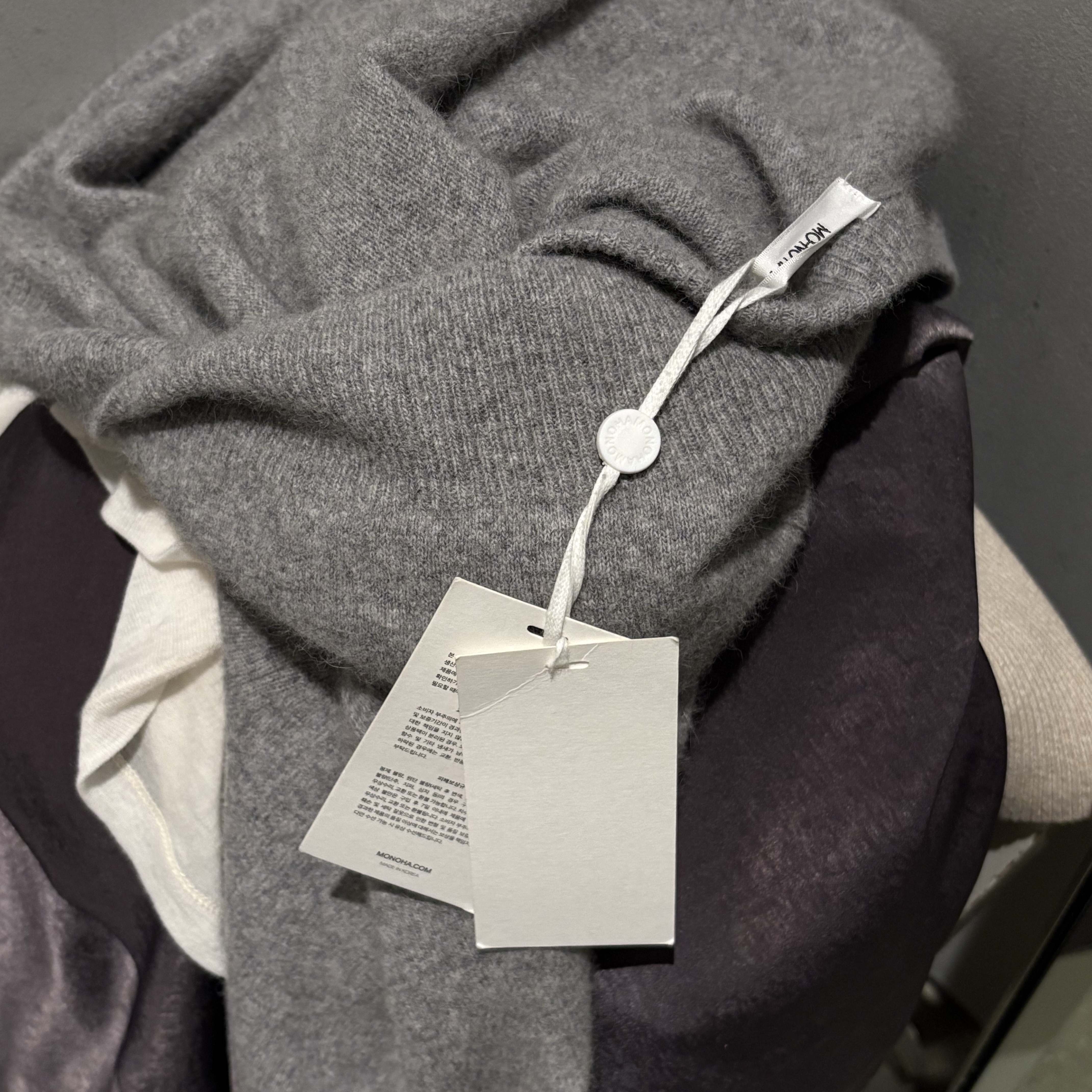 Aviemuah Ave Mac Phone Knob Rhodium, Byweekend Silky Necklace Silver 착용 스타일 - 3