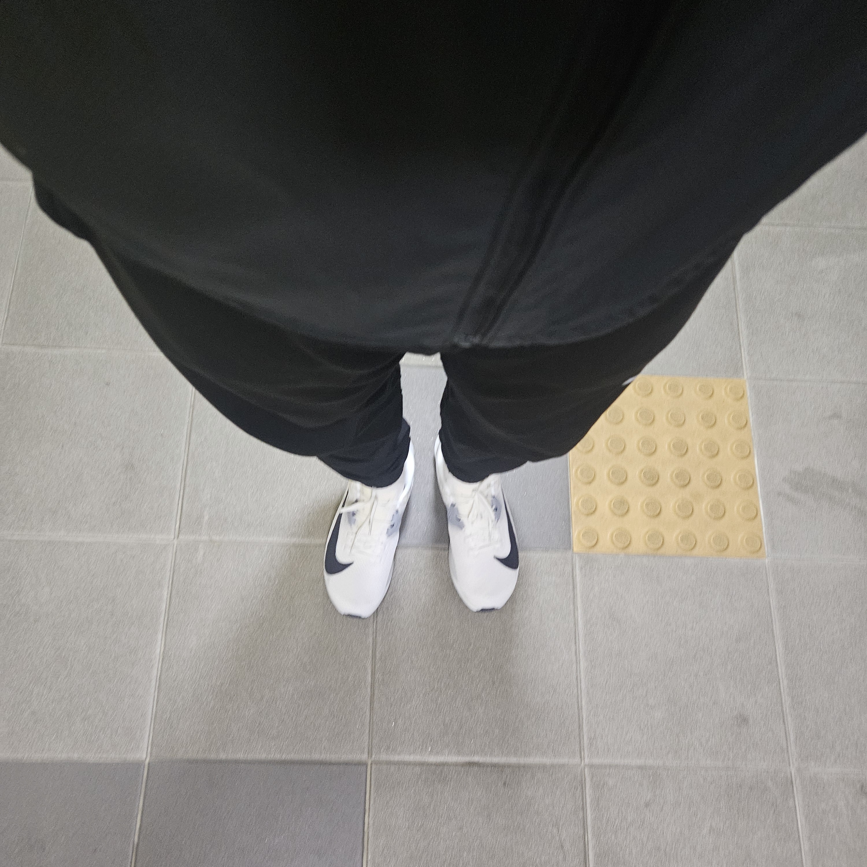 Nike Air Zoom Rival Fly 4 White Pure Platinum 착용 스타일