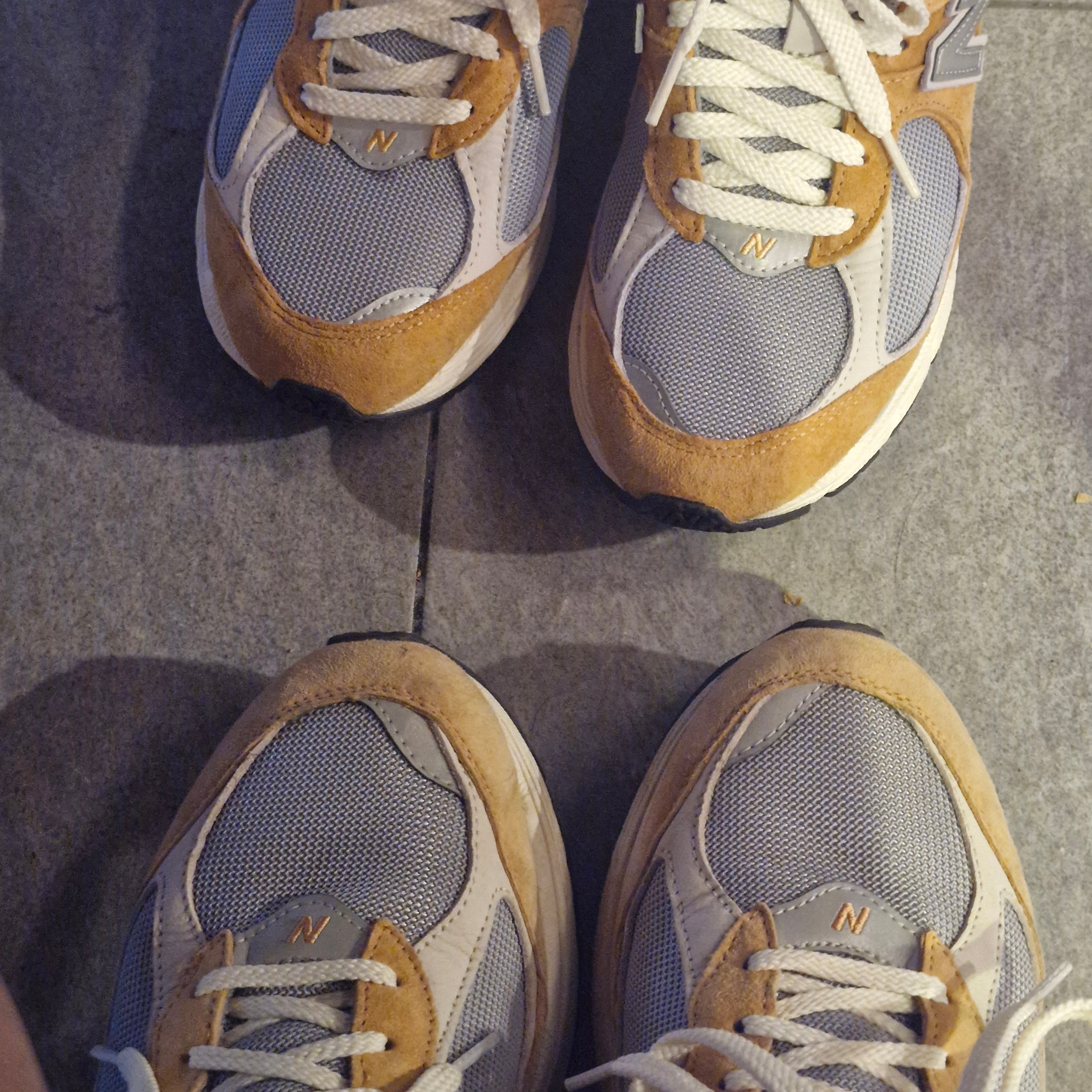 New Balance 2002R Special Vintage Beige 착용 스타일