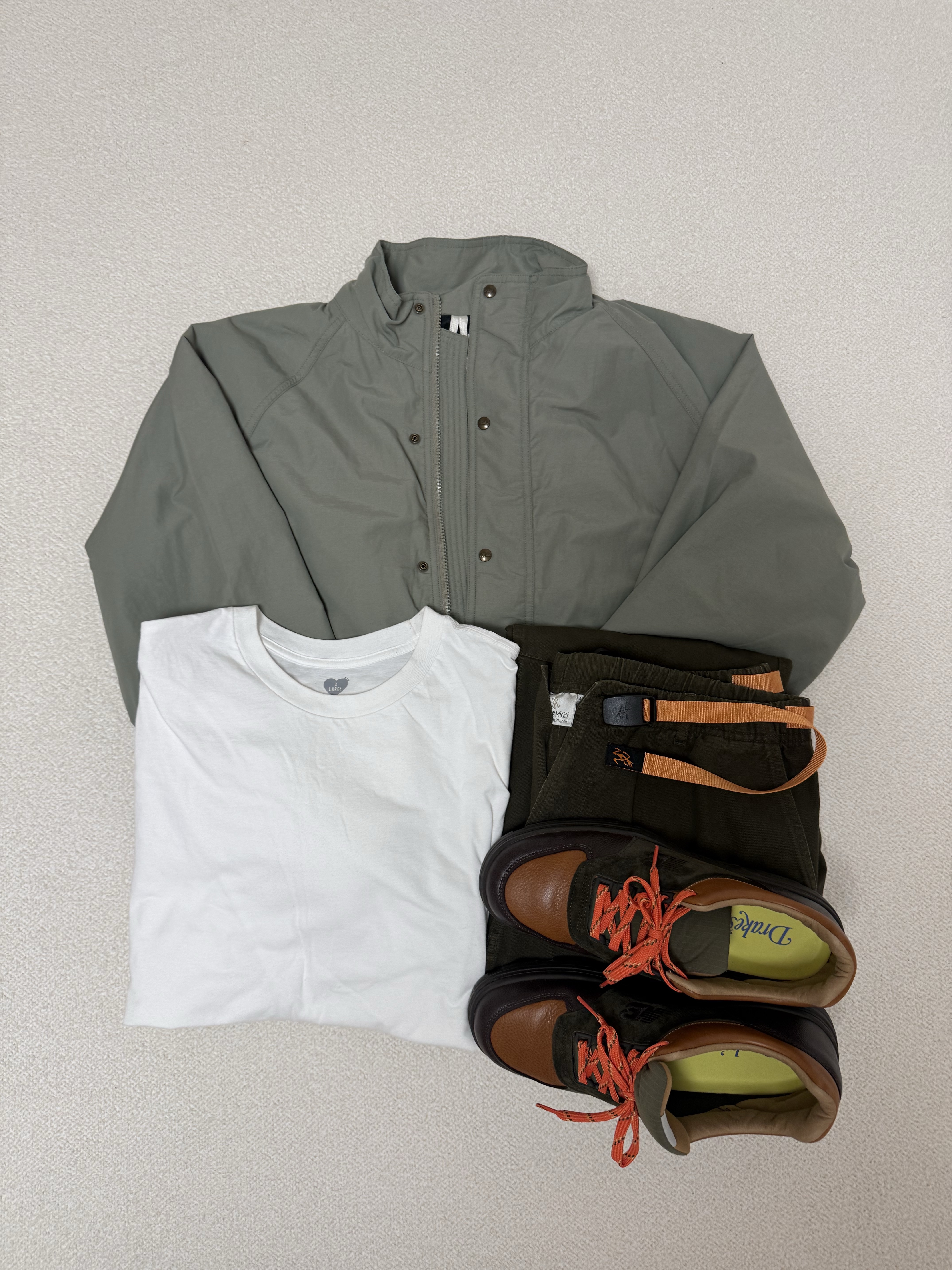 New Balance x Drake's Allerdale Made in UK Brown Olive 착용 스타일 - 1