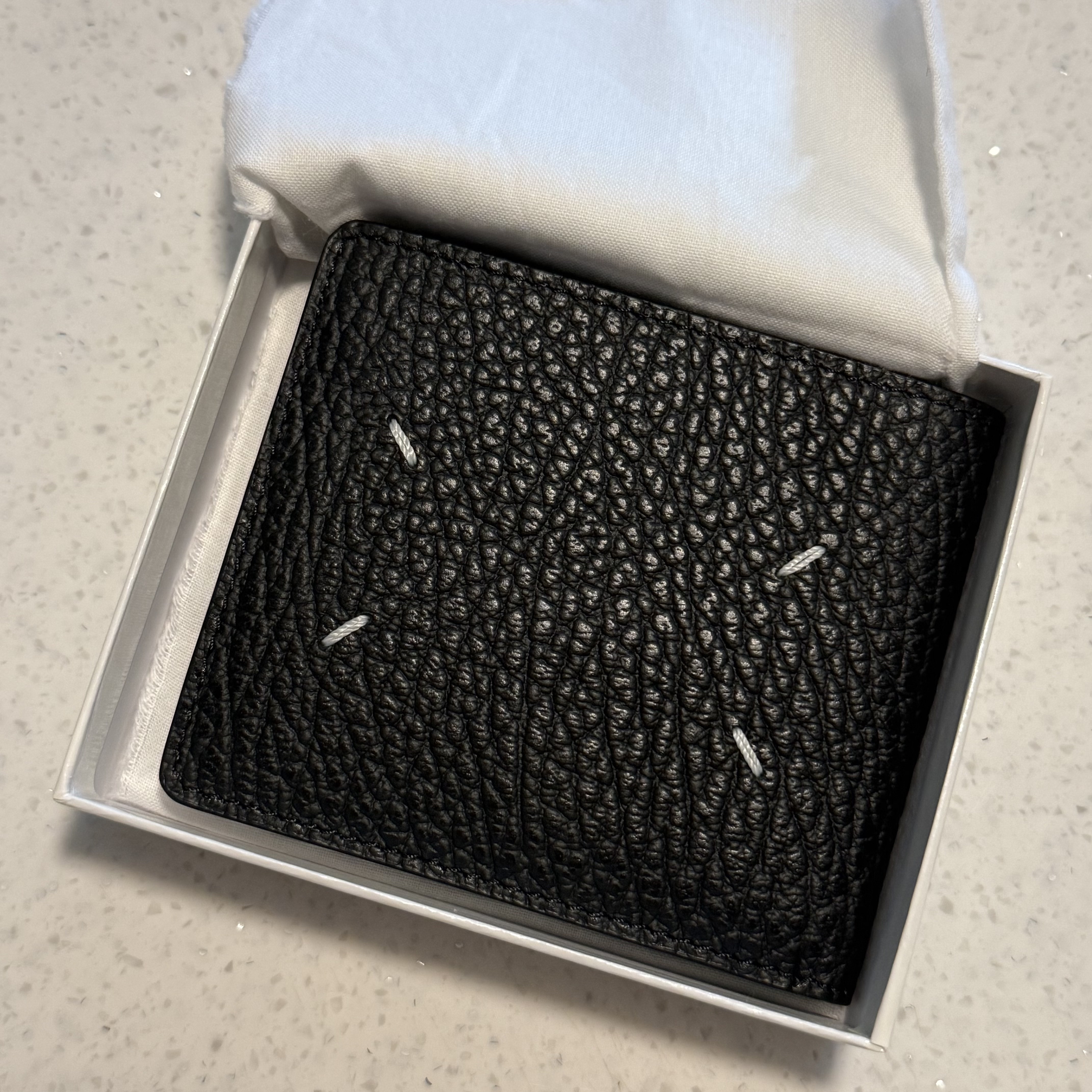 Maison Margiela Bi-Fold Wallet Black 착용 스타일 - 1