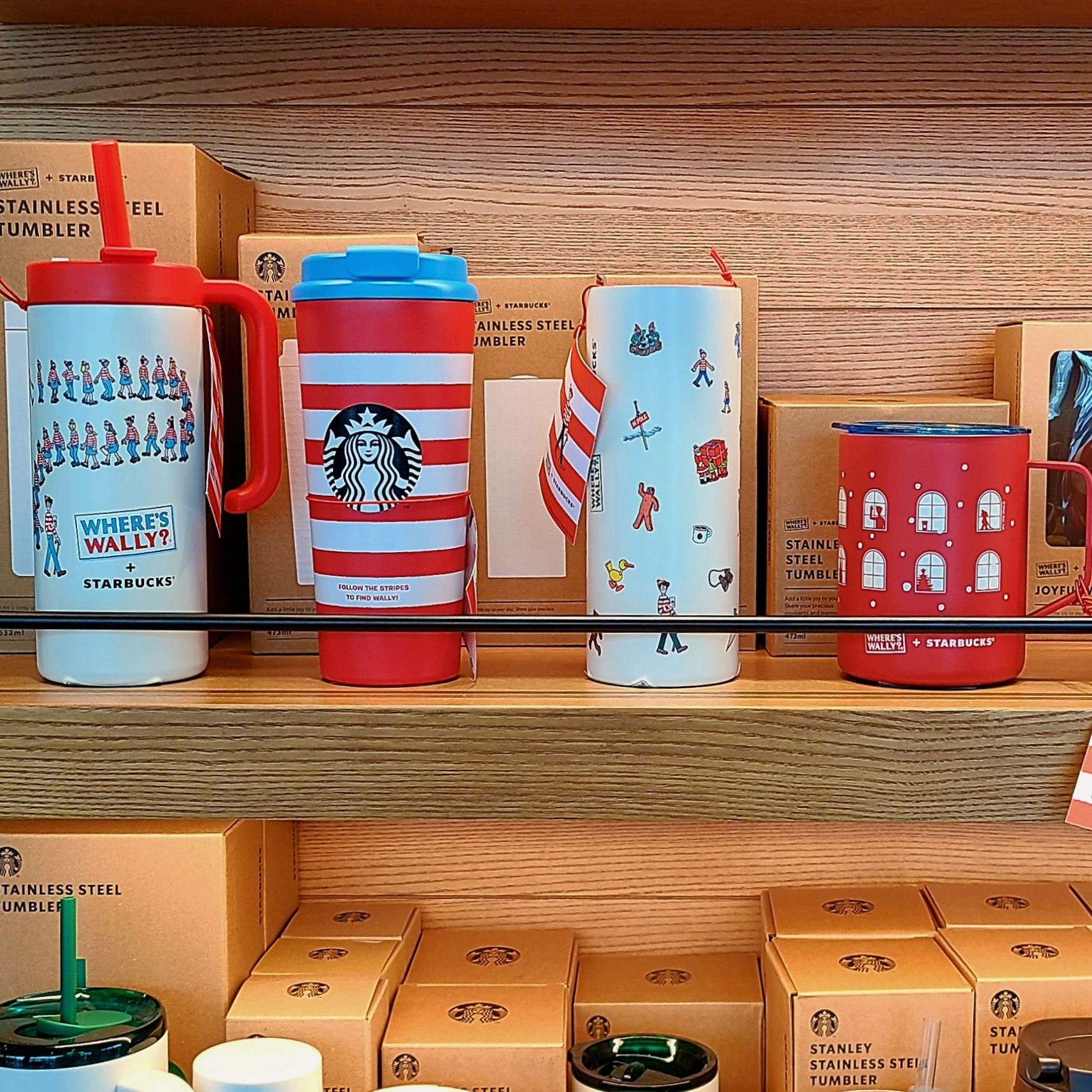 Starbucks x Where's Wally Joyful SS Debbie Tumbler 473ml, Starbucks x Where's Wally Joyful Bearista Doll 착용 스타일 - 2