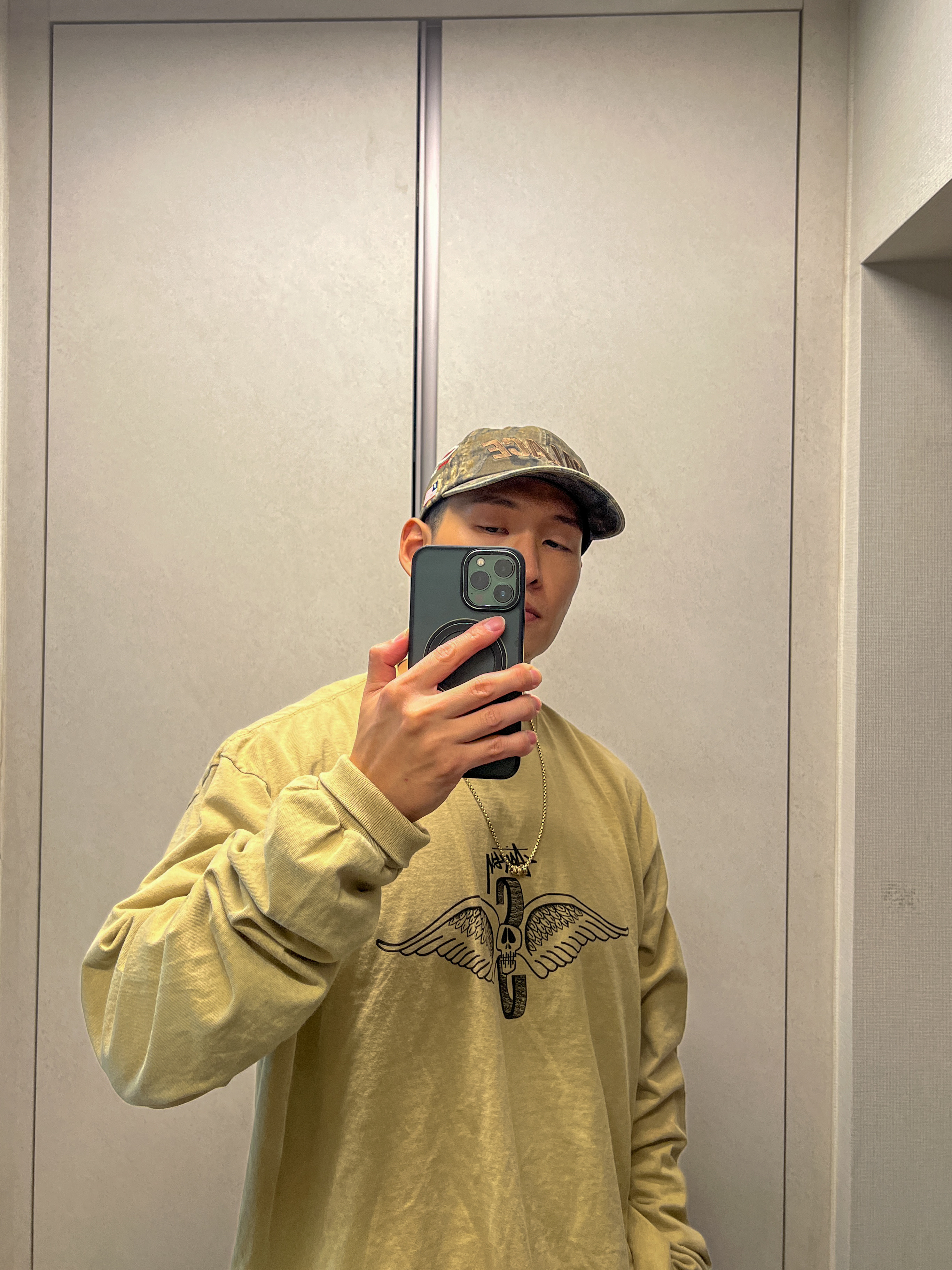 Stussy Skull Wings Pigment Dyed LS T-Shirt Black, Stussy Skull Wings Pigment Dyed LS T-Shirt Elm 착용 스타일