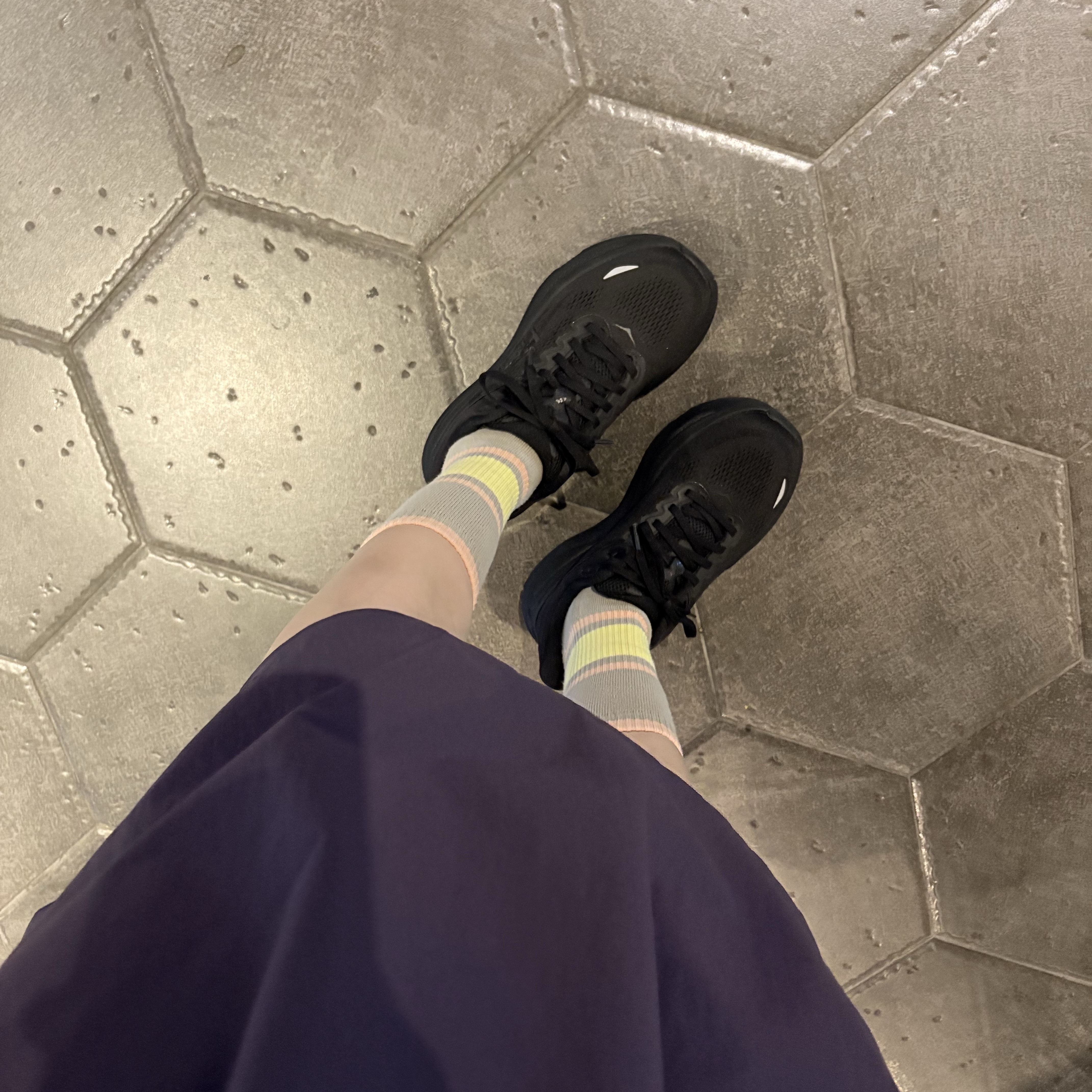 (W) Hoka Bondi 9 Black - Regular 착용 스타일 - 1