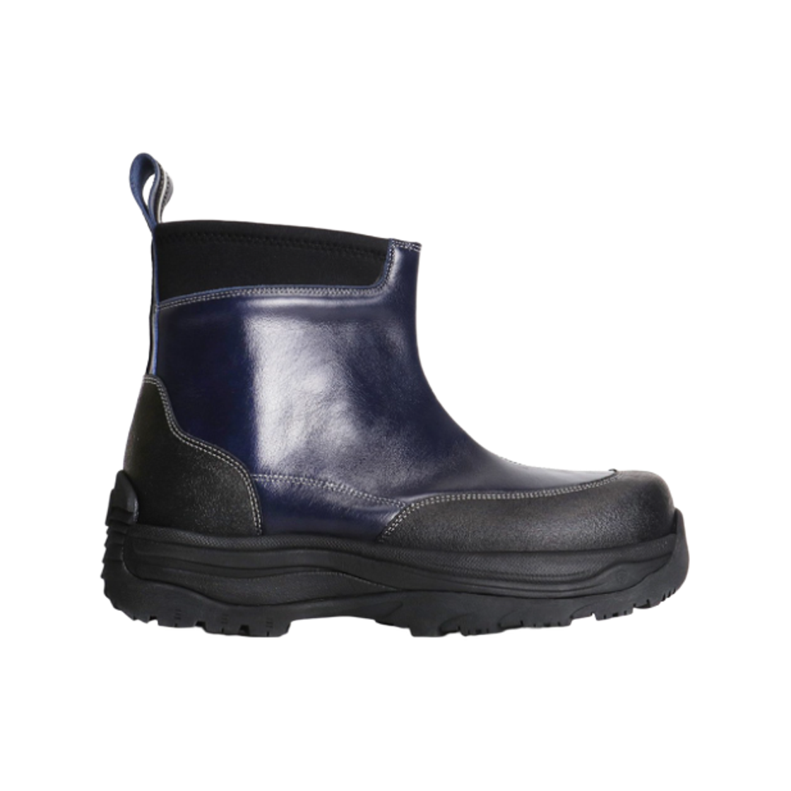 - (W) Honsby x eee Queen Victoria Navy