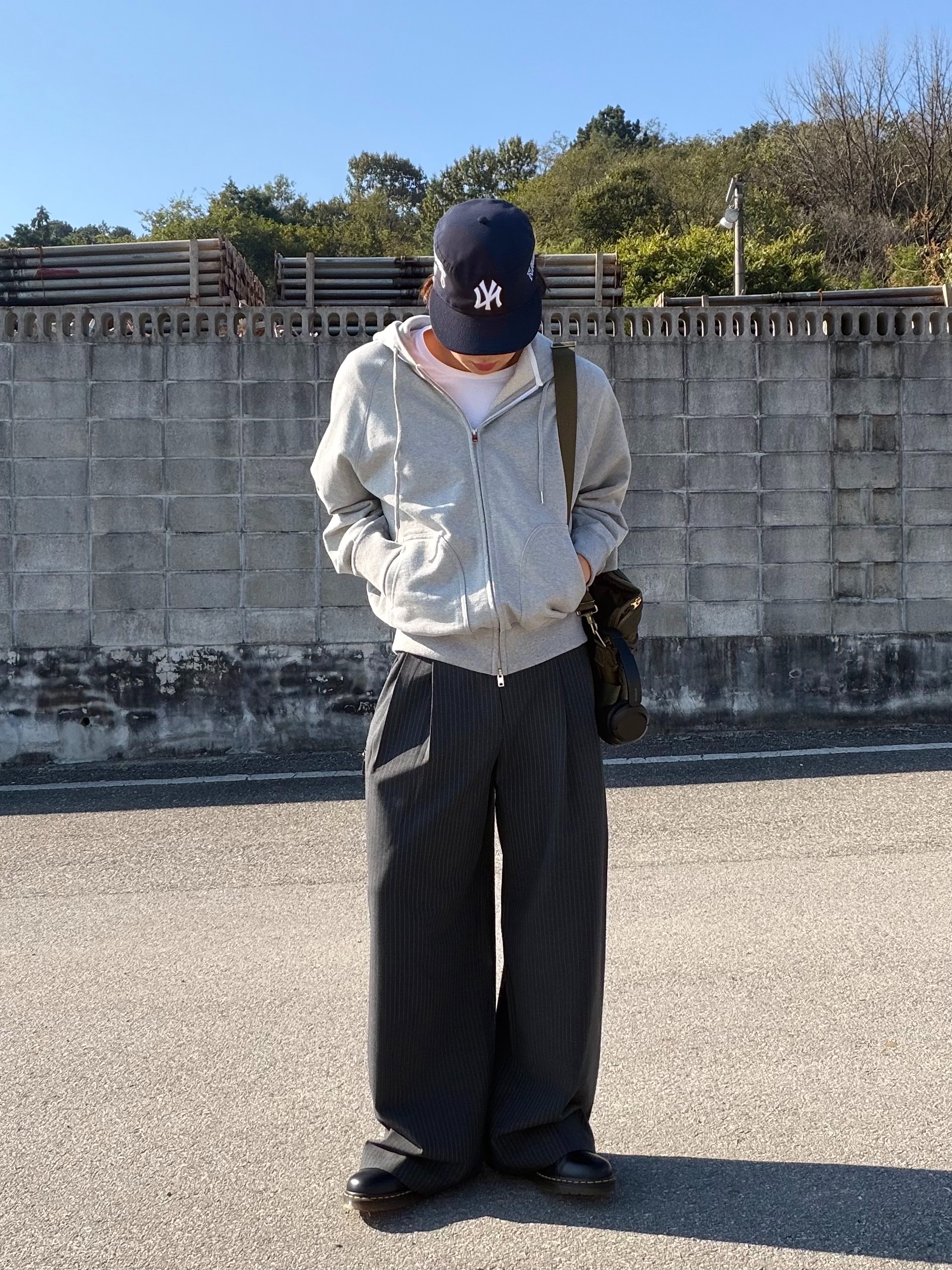 Dr. Martens 1461 Smooth Black, New Era MLB New York Yankees Pillbox Series Ball Cap Navy 착용 스타일 - 3