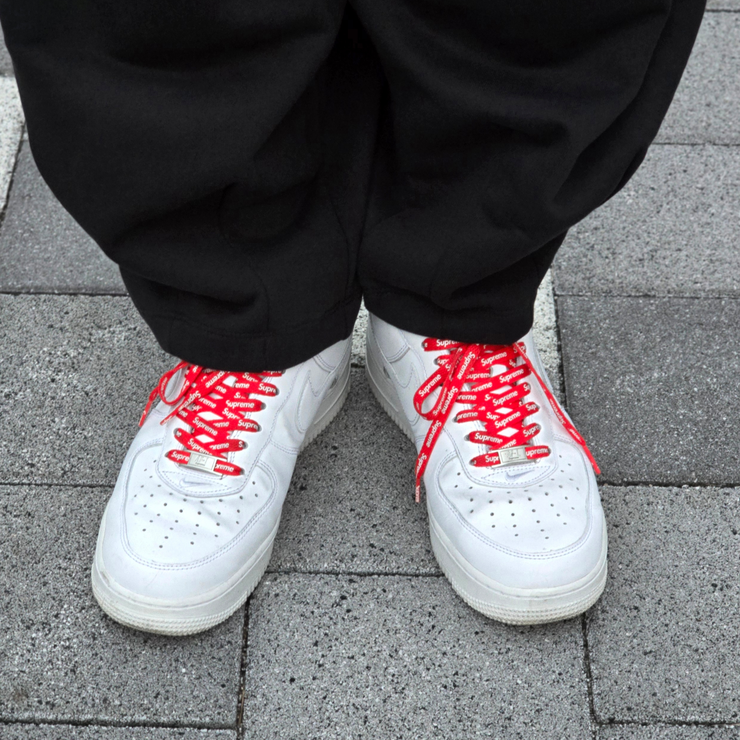 Nike x Supreme Air Force 1 Low White 착용 스타일 - 2