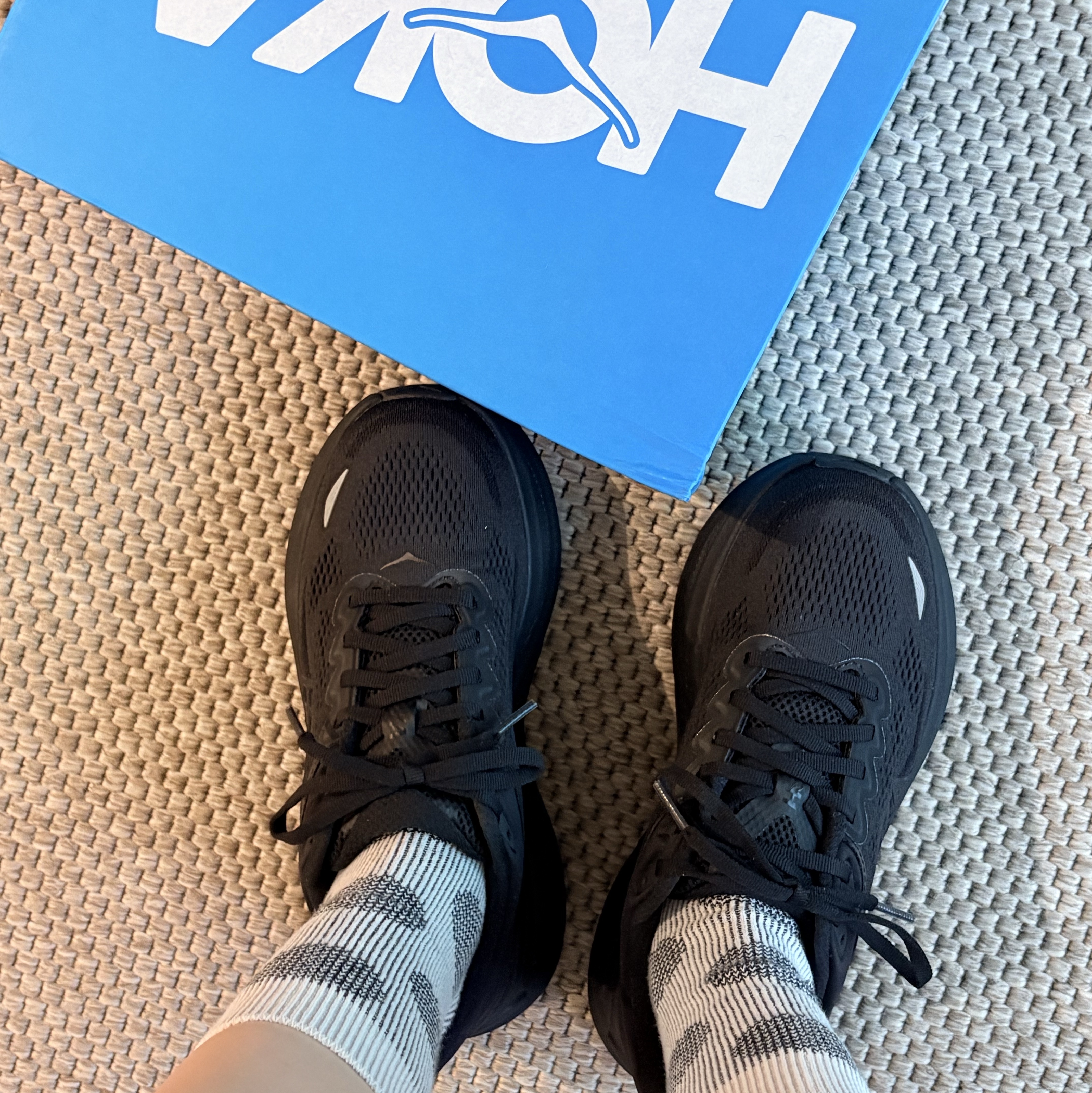 (W) Hoka Bondi 9 Black - Regular 착용 스타일 - 2