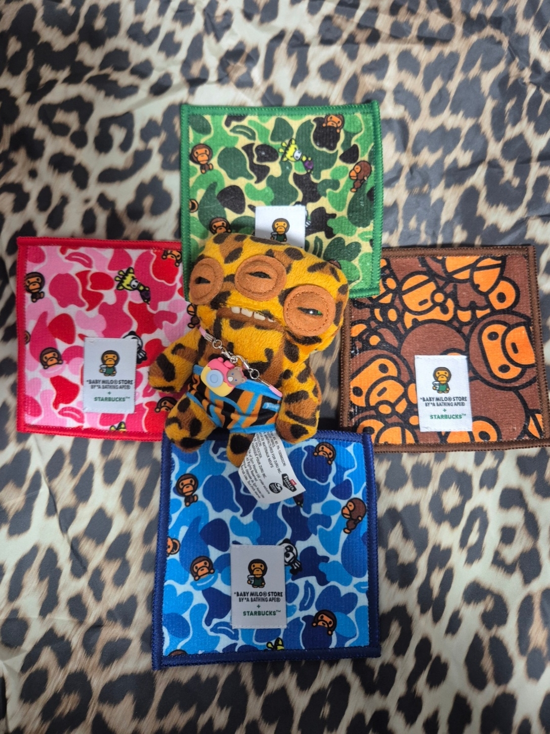 Fuggler Alien Keyring Leopard 착용 스타일