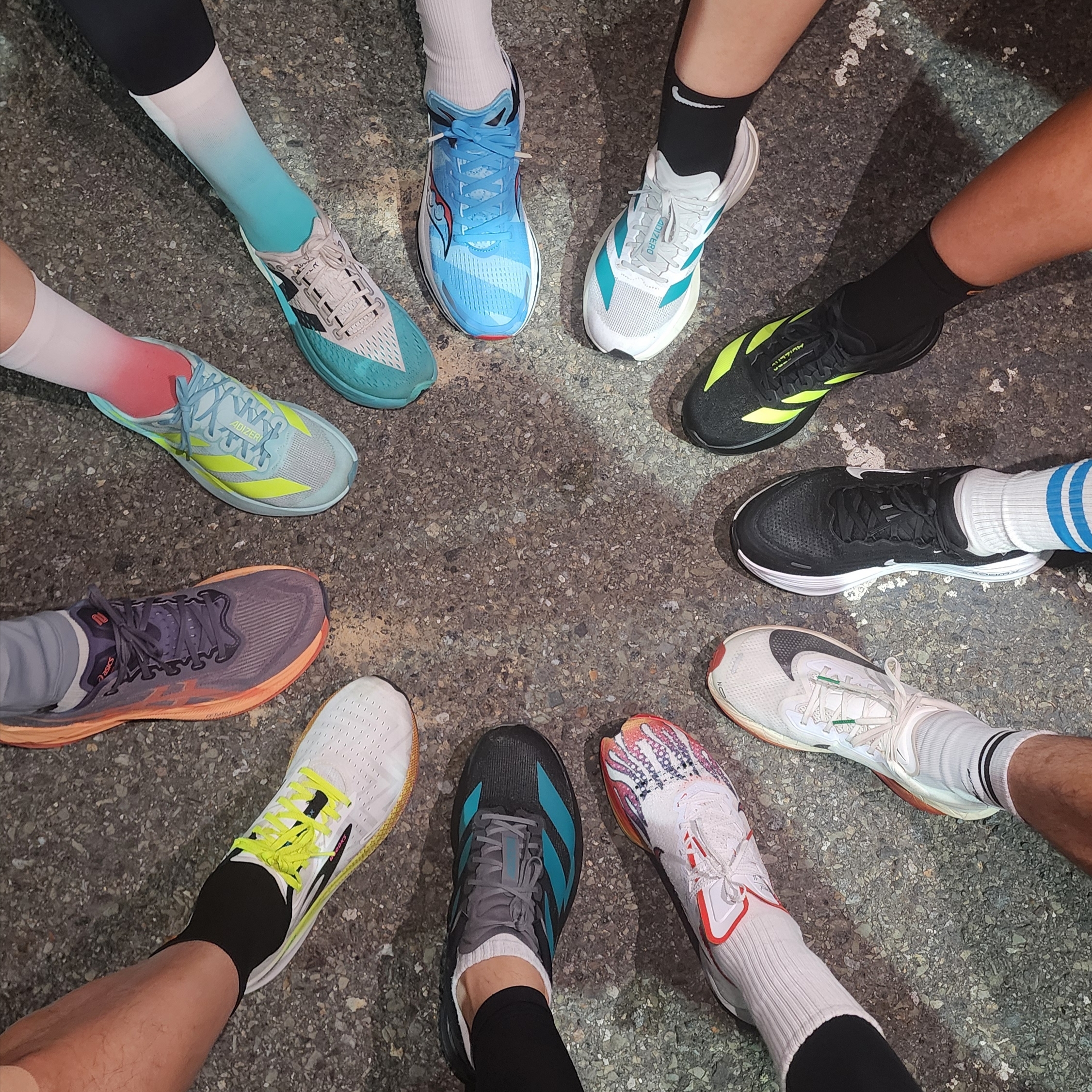 Asics Superblast 2 Greyish Purple Coral Reef, Nike ZoomX Vaporfly Next% 3 PRM White Habanero Red 착용 스타일 - 1