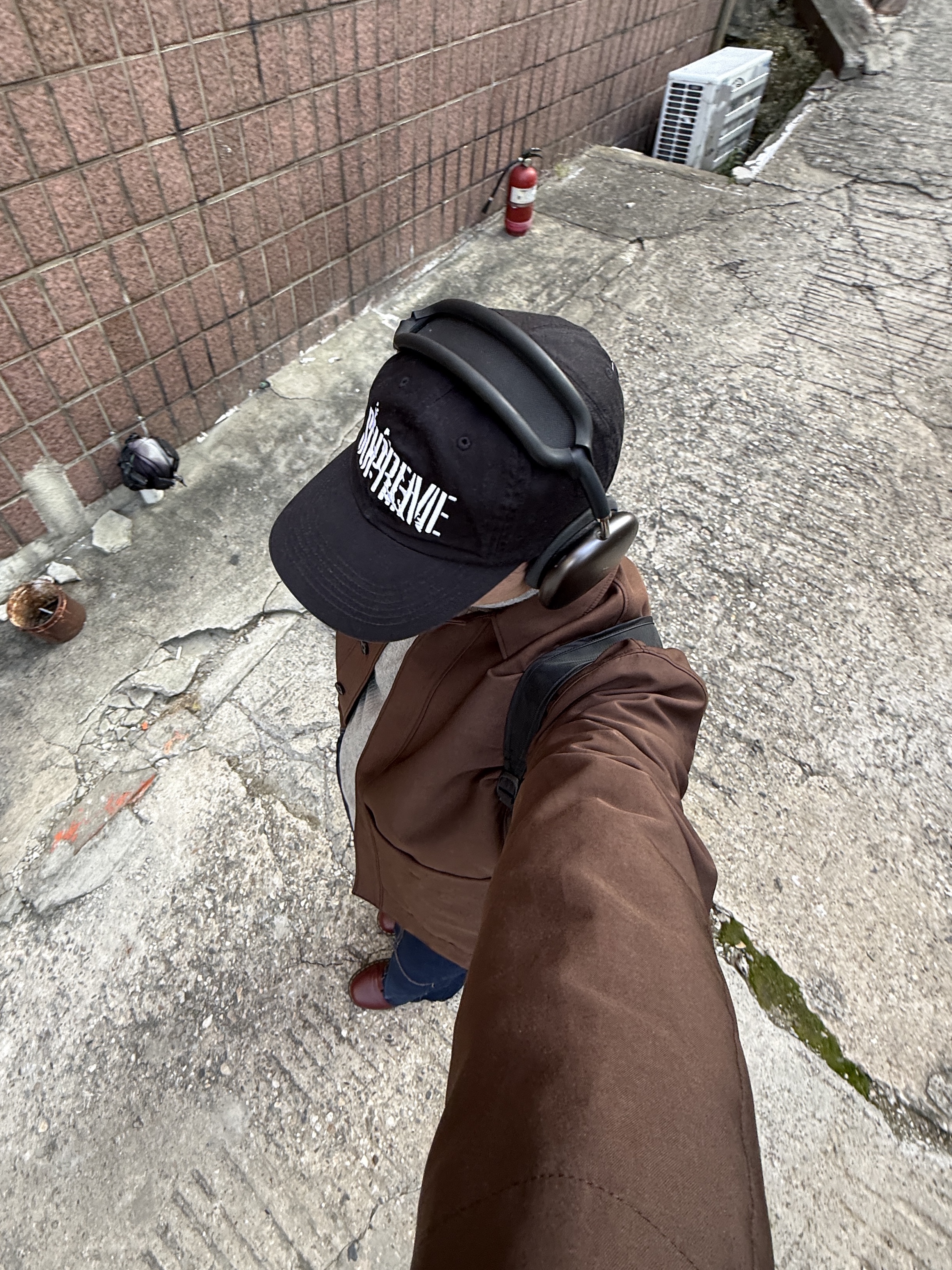 Dr. Martens 1461 Smooth Leather Oxford Shoes Cherry Red, Arc'teryx Heliad 15 Backpack Black 착용 스타일 - 2