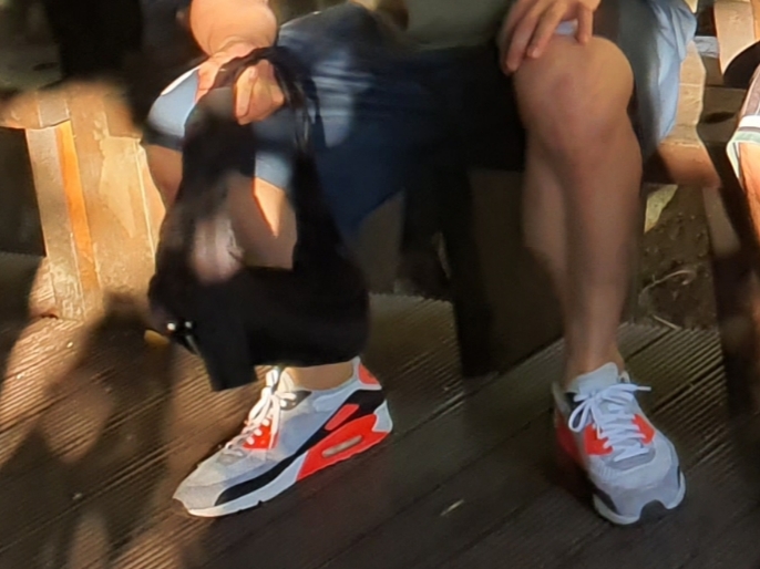 Nike Air Max 90 Gore-Tex Summit White Bright Crimson 착용 스타일