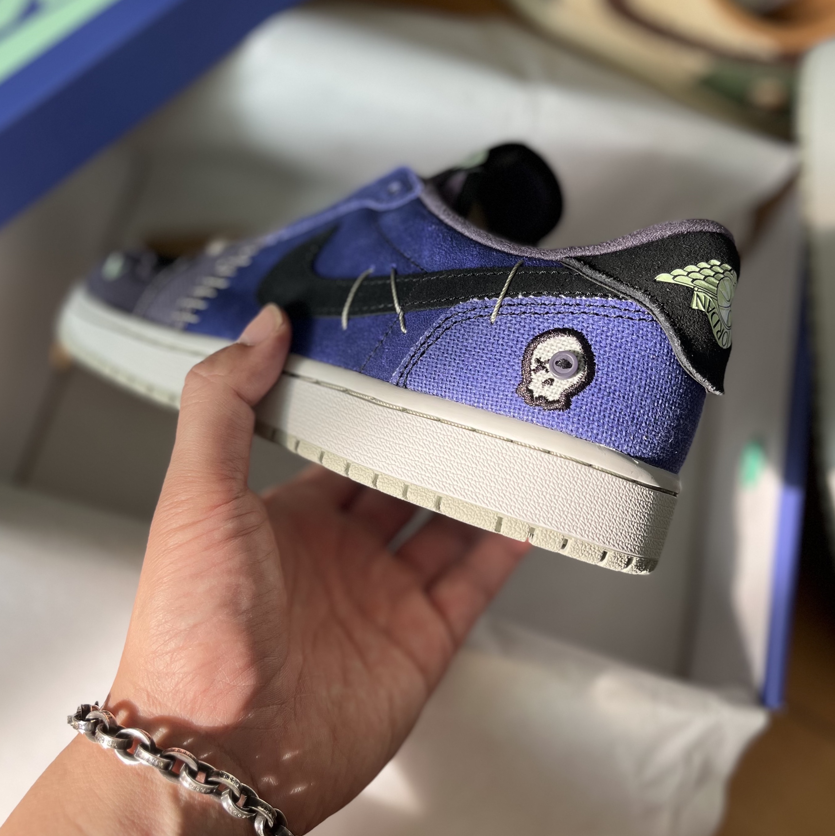 Jordan 1 x Zion Williamson Retro Low OG Flax and Oil Green, Jordan 1 x Zion Williamson Retro Low OG Regency Purple and Dark Raisin 착용 스타일 - 2