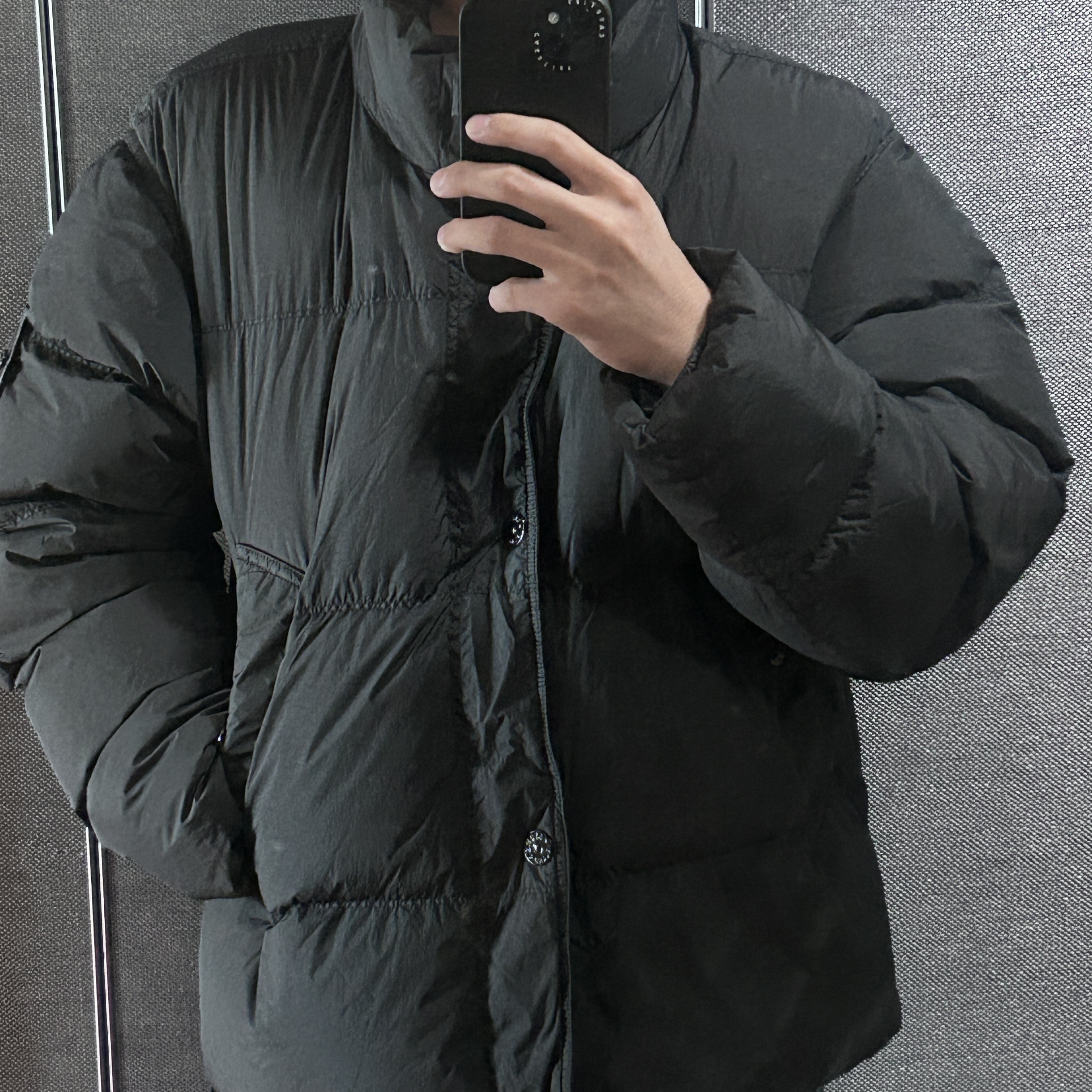 Stone Island 4100010 Crinkle Reps NY Recycled Nylon Down Jacket with Wind Resistant Black - 25FW 착용 스타일 - 2