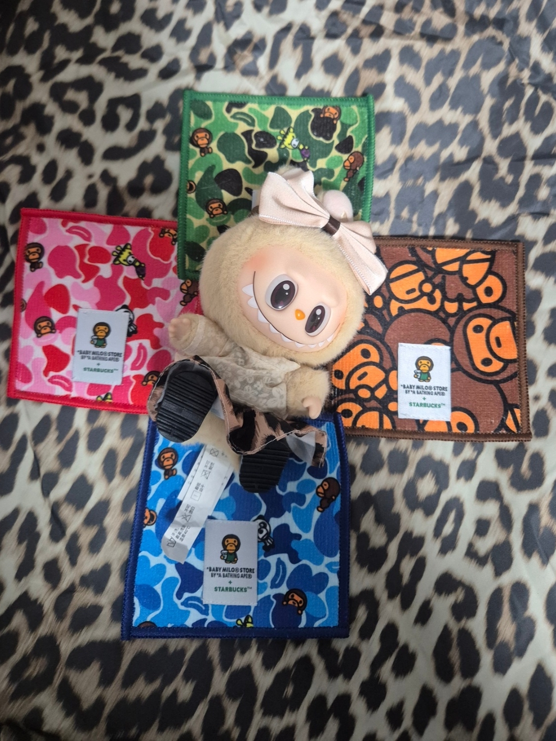 Pop Mart Labubu Let's Play Together Doll Series Baba Keyring (Opened Case) 착용 스타일