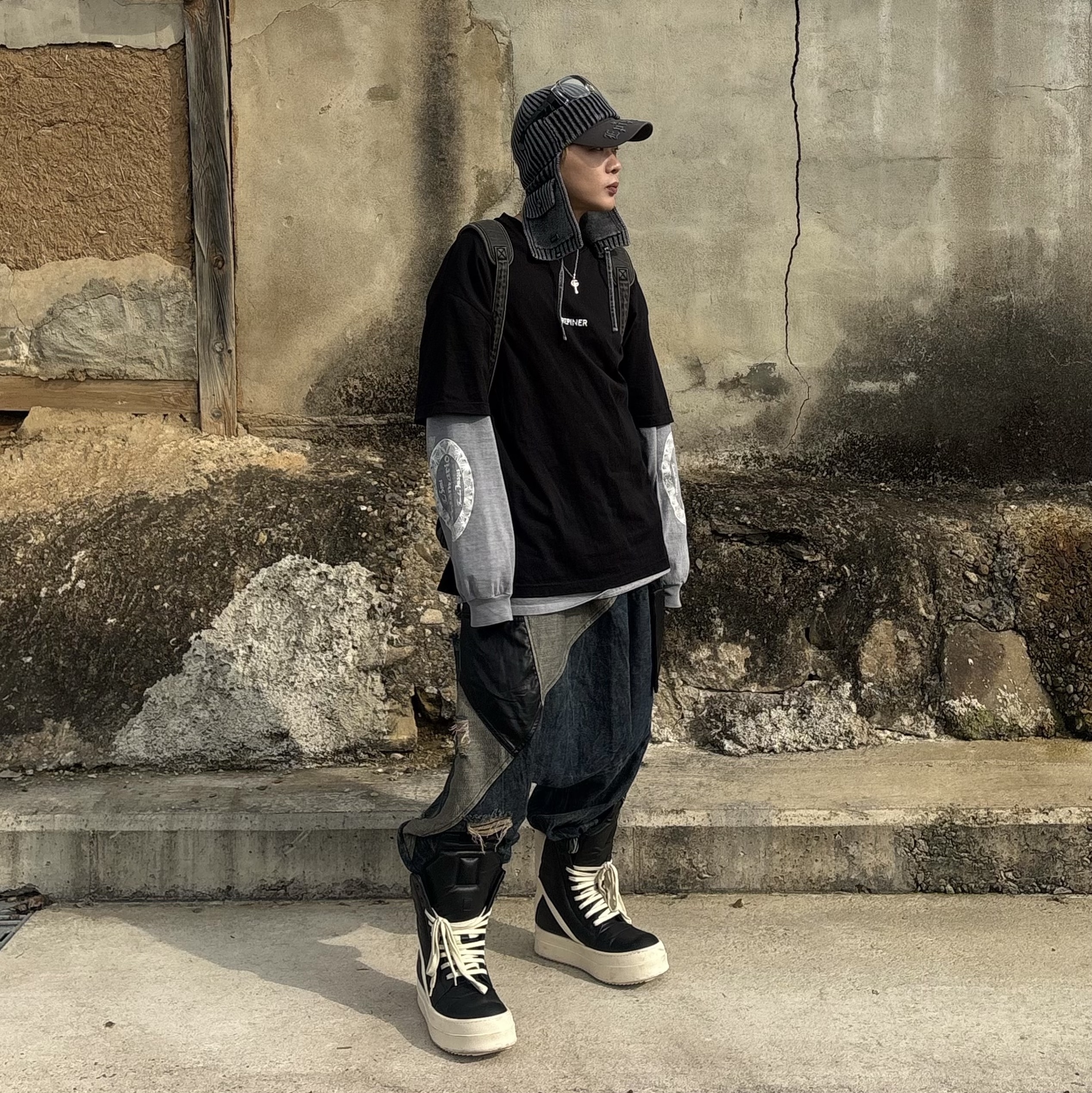 Rick Owens Mega Bumper Geobasket Black Milk, DEFGARMENTS Needle Denim Bag Pack Black Denim 착용 스타일 - 2