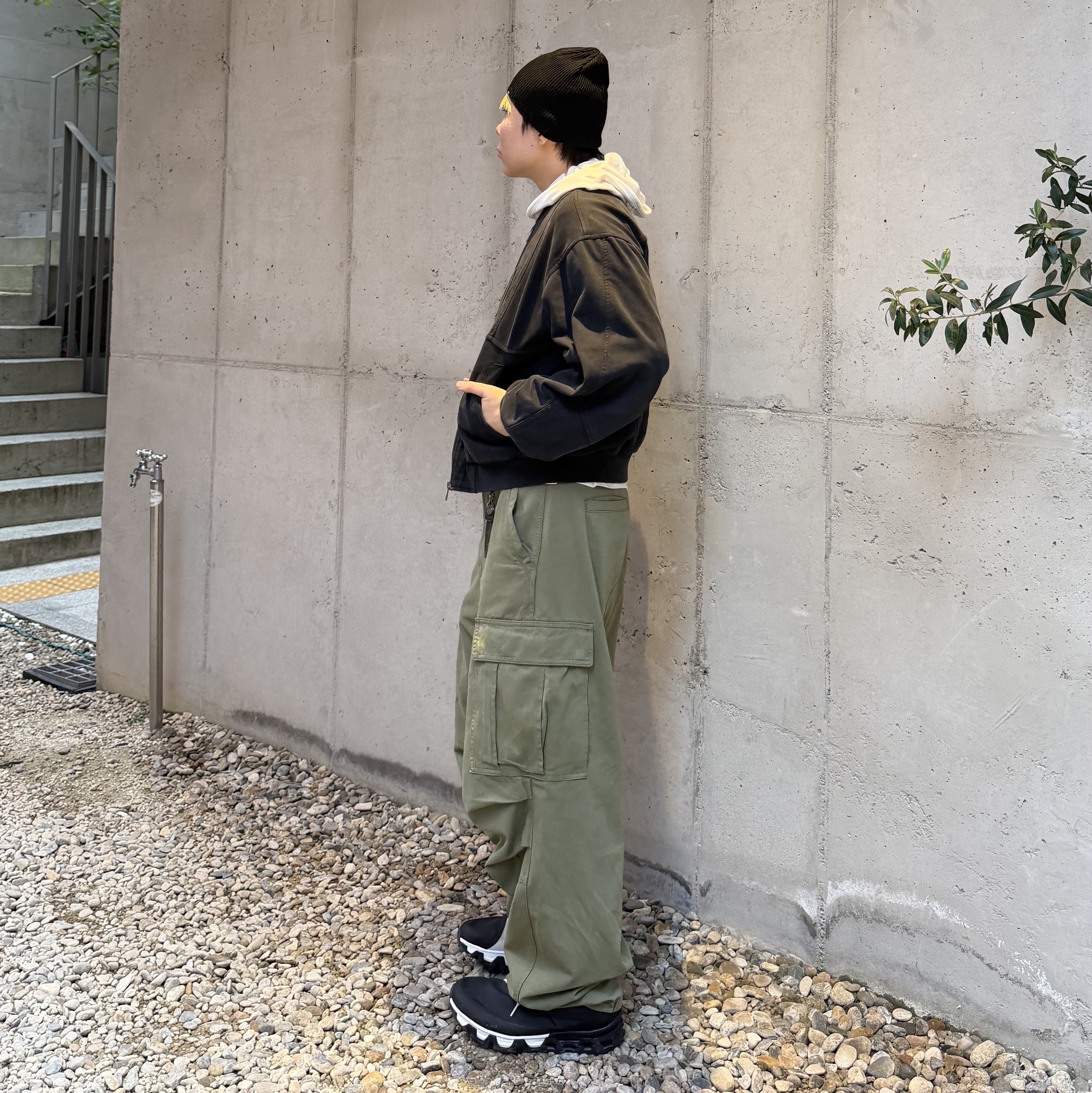 NOD Stone Washed Cargo Pants Khaki, On Running x Post Archive Faction (Paf) Cloudmonster Hyper Black 착용 스타일 - 2