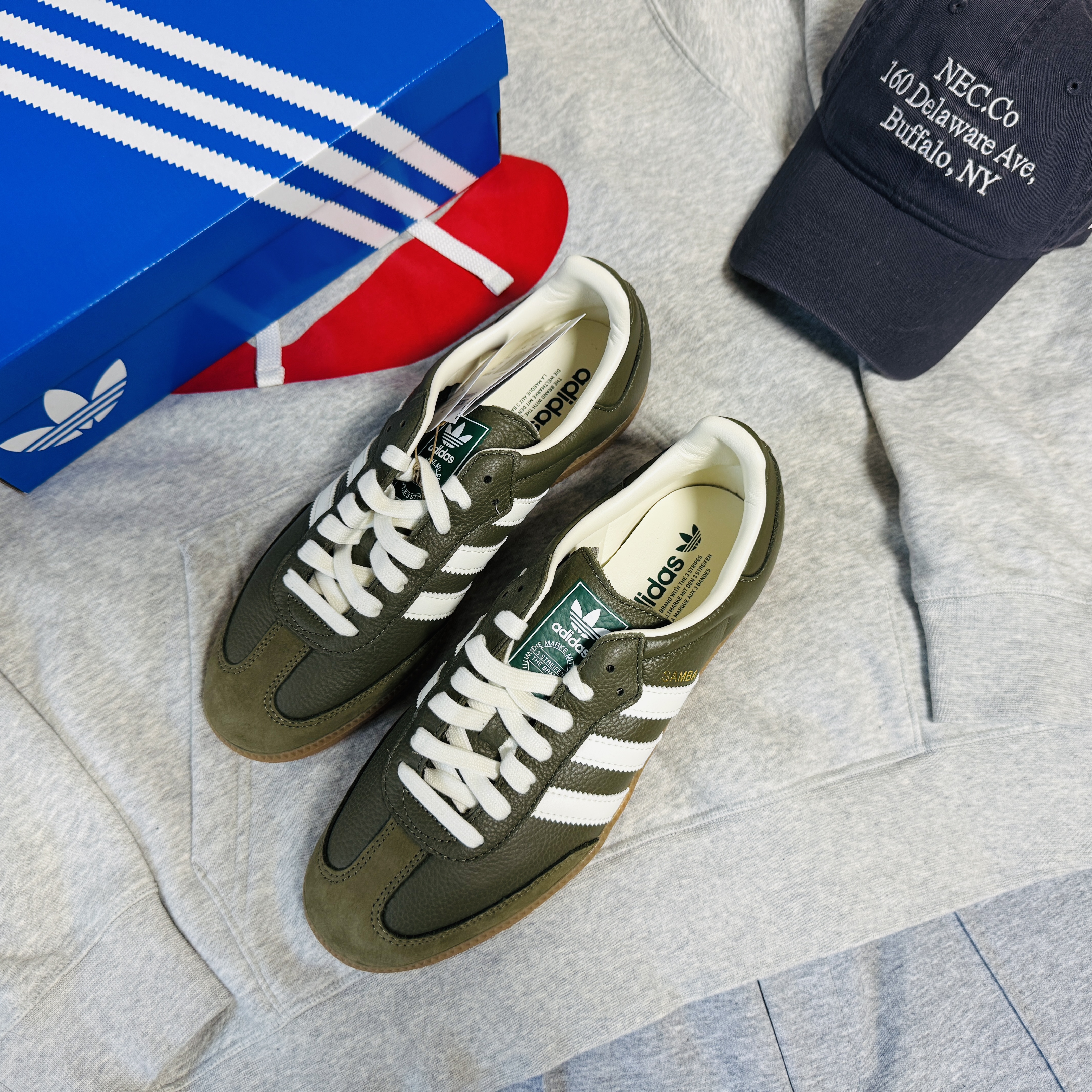 Adidas Samba OG Medium Dark Khaki Off White 착용 스타일 - 2