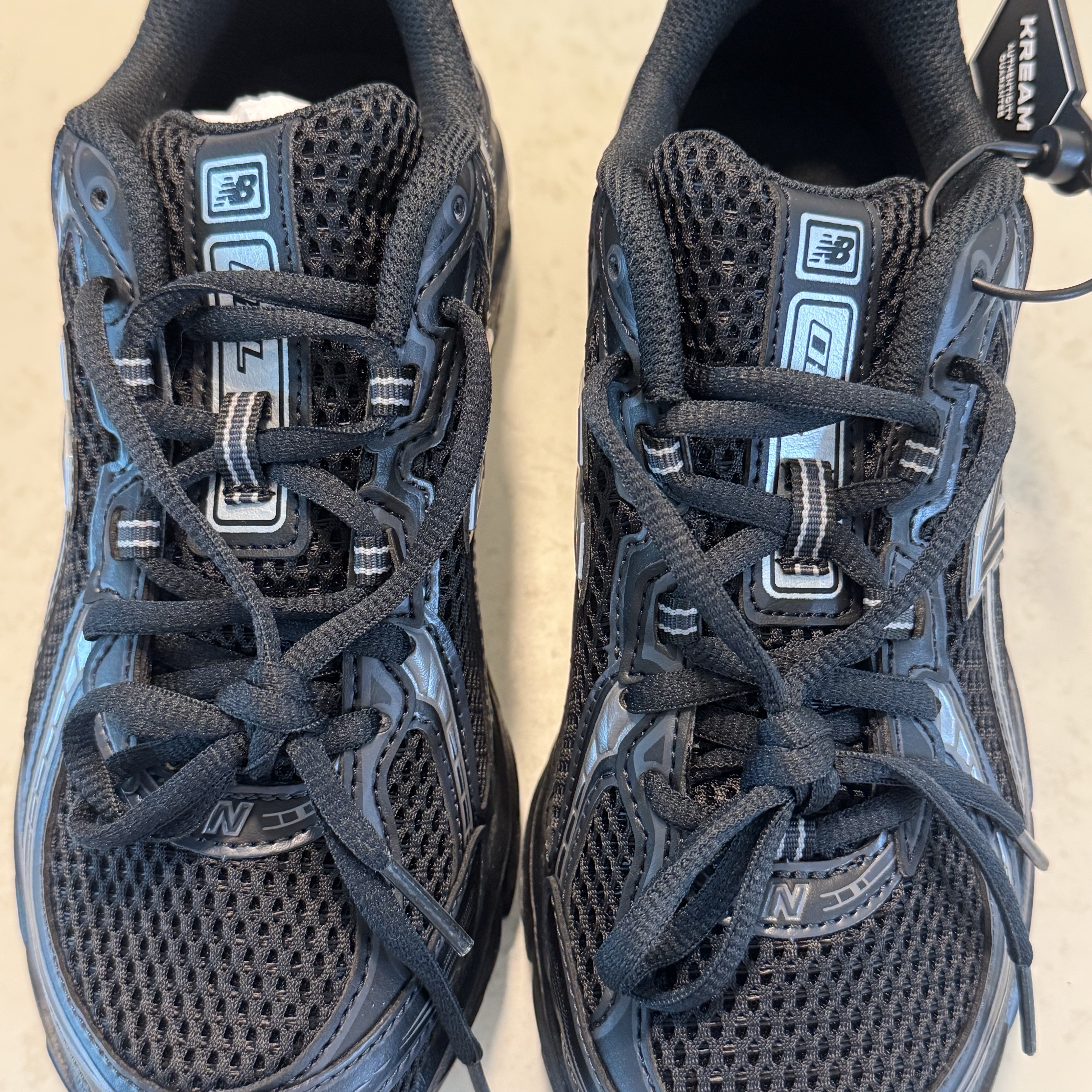 New Balance 740v2 Black Silver Metallic 착용 스타일 - 2