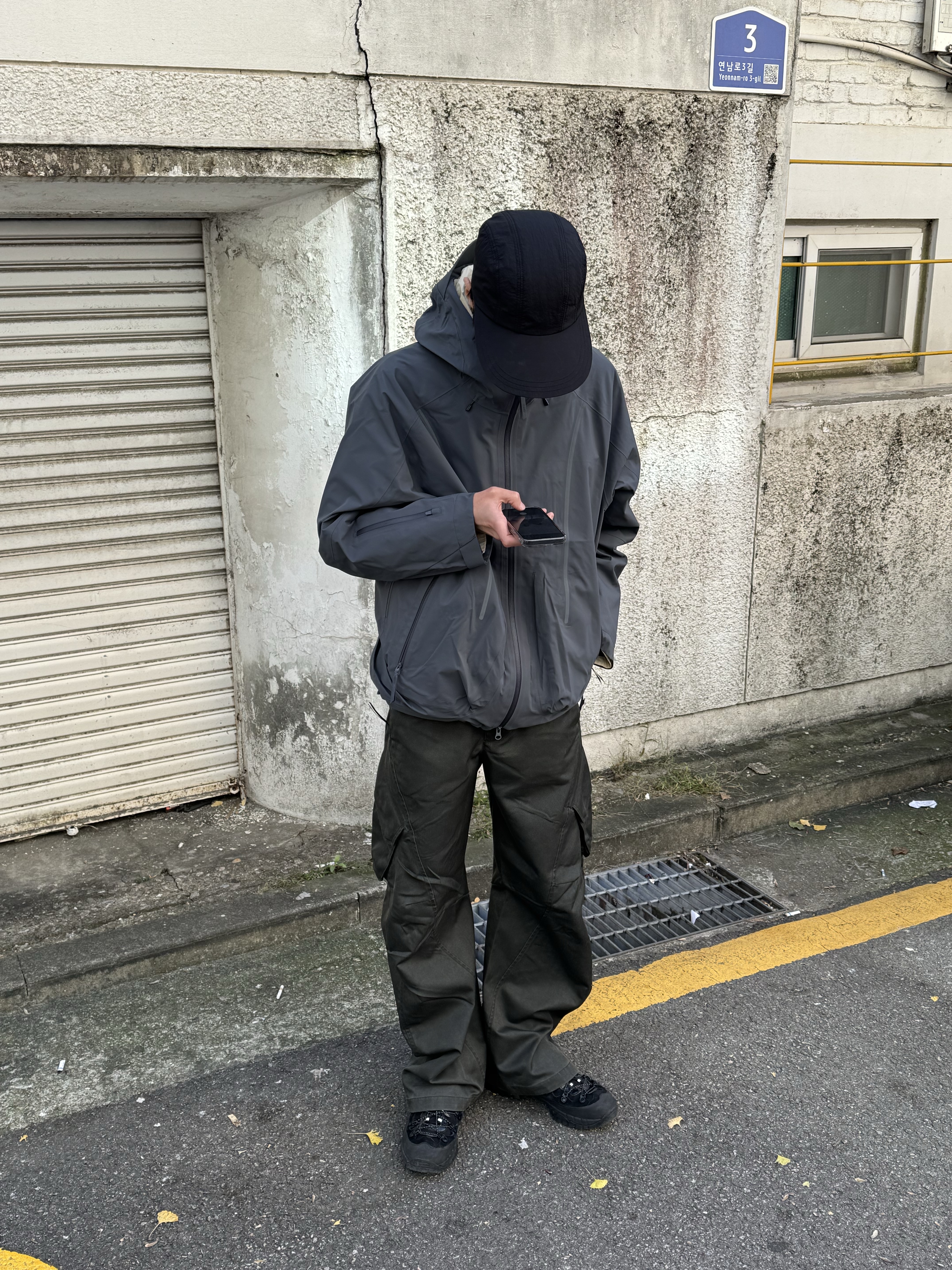 LOSTGARDEN x Kolon Sport Ton Black 착용 스타일 - 5