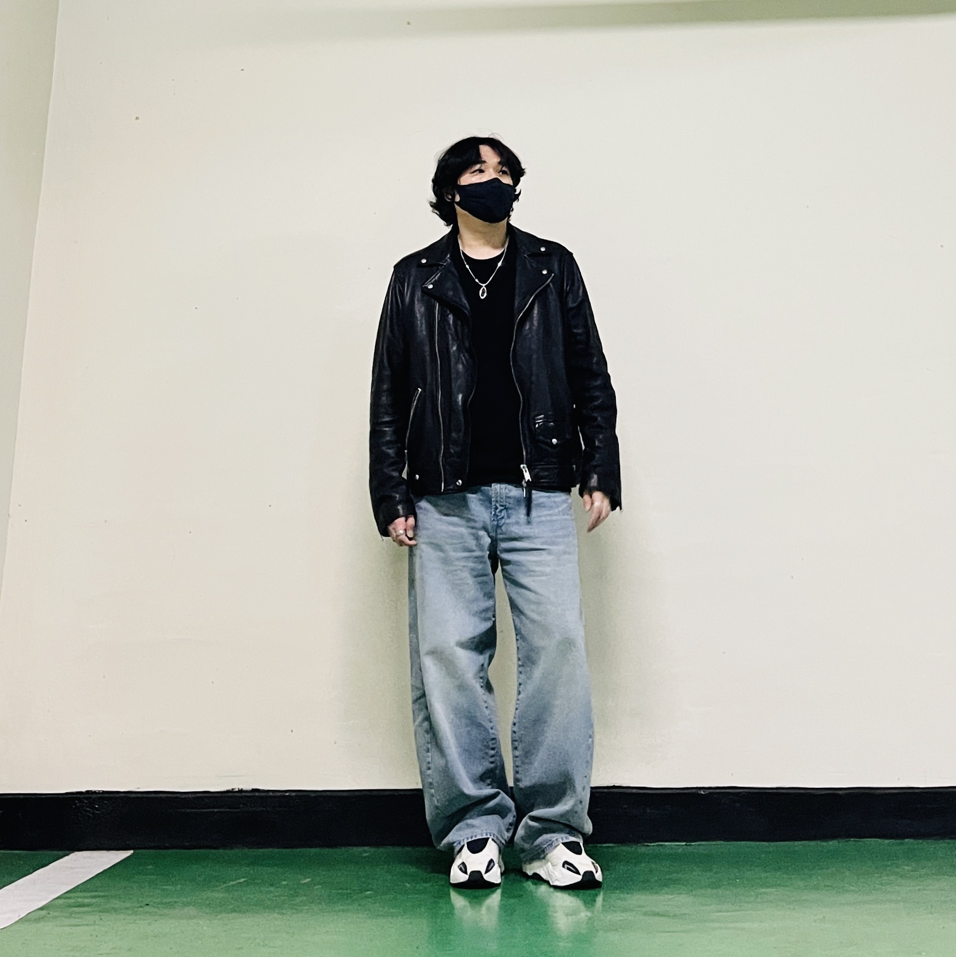 Adidas Yeezy Boost 700 MNVN Analog, Diesel Dx1421 Two-Tone Stainless Steel Pendant Necklace Silver 착용 스타일 - 1