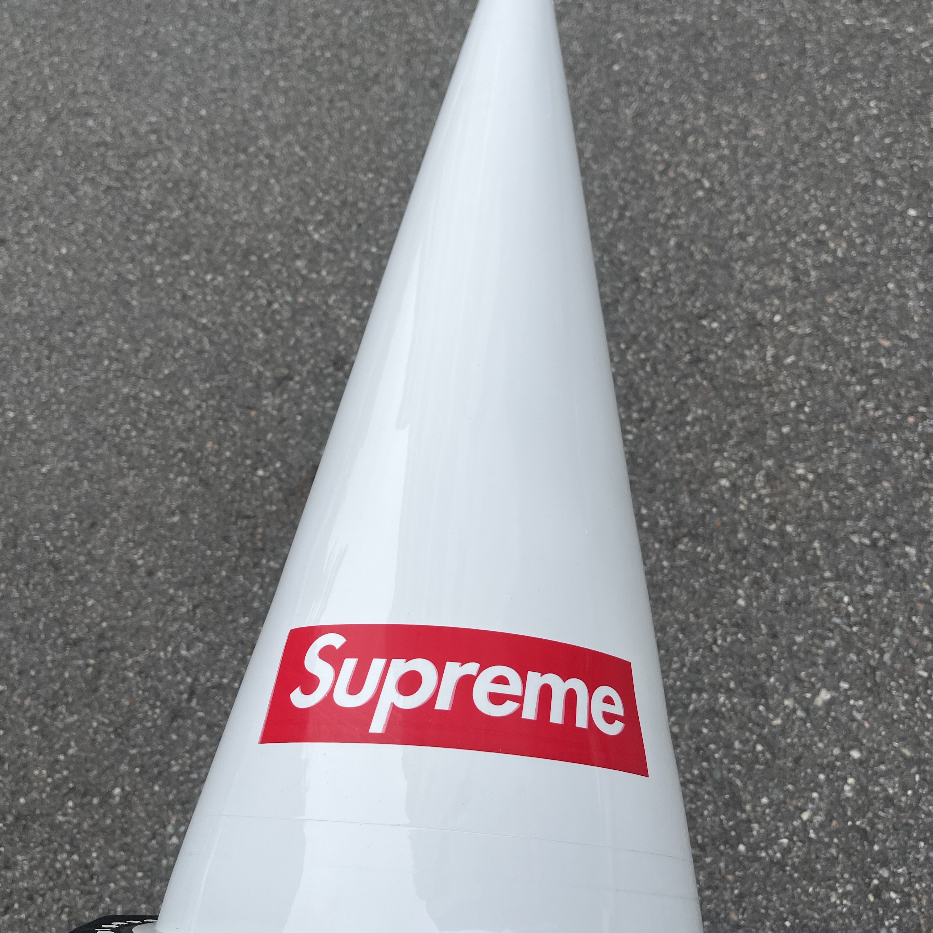 Supreme Traffic Cone White - 25FW 착용 스타일