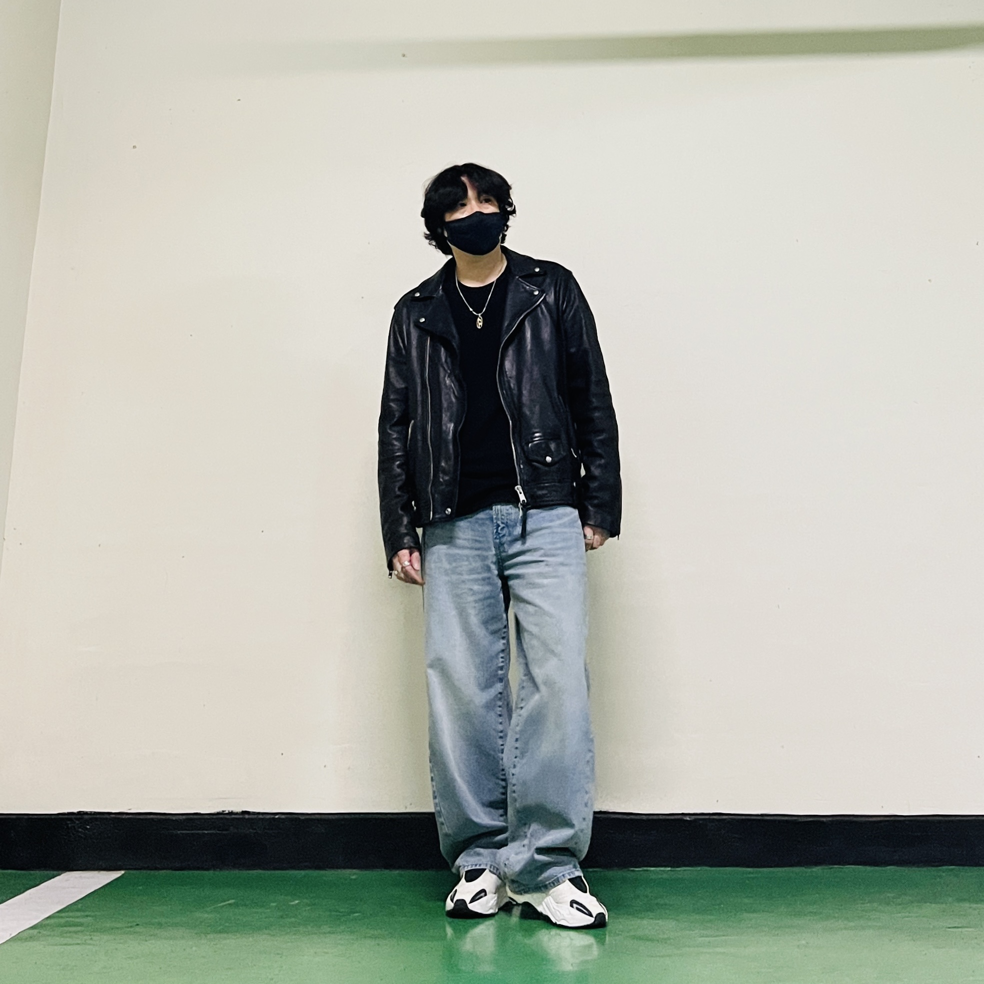 Adidas Yeezy Boost 700 MNVN Analog, Diesel Dx1421 Two-Tone Stainless Steel Pendant Necklace Silver 착용 스타일 - 4