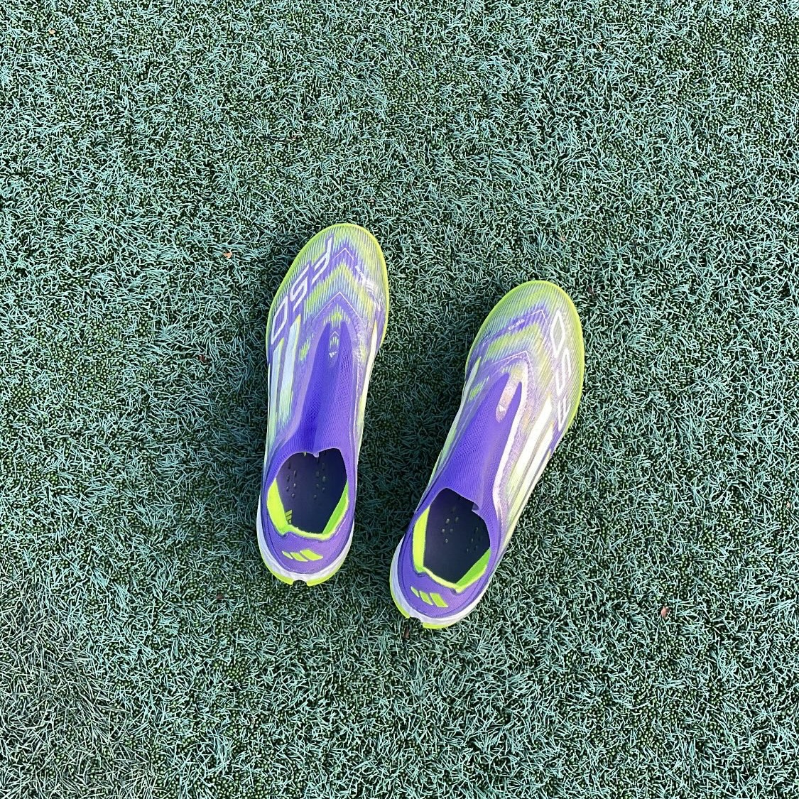 Adidas F50 Pro Laceless TF Purple Rush Cloud White 착용 스타일
