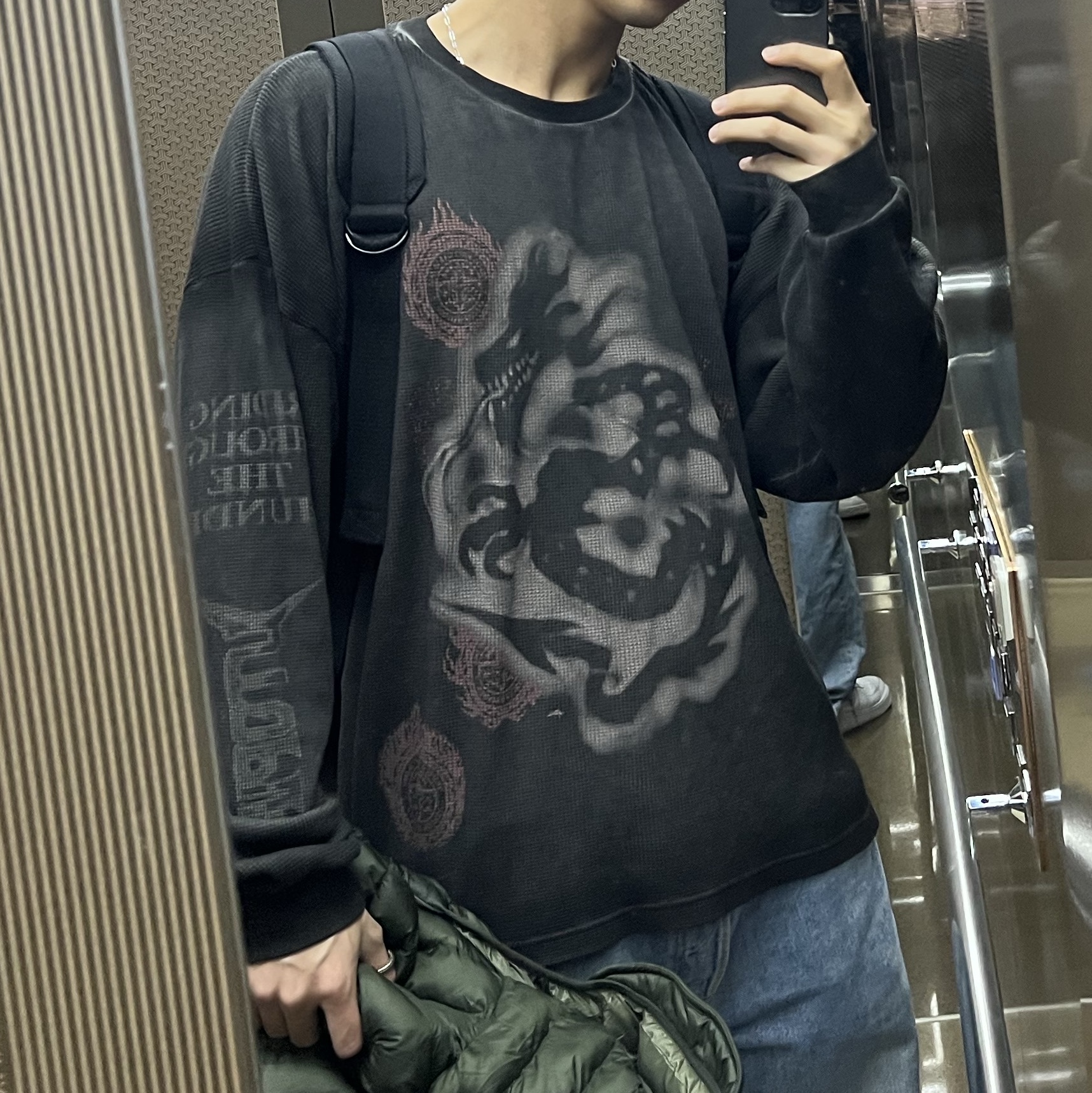 Travis Scott Circus Maximus Stadium Tour 25 Thermal Long Sleeve T-Shirt 착용 스타일