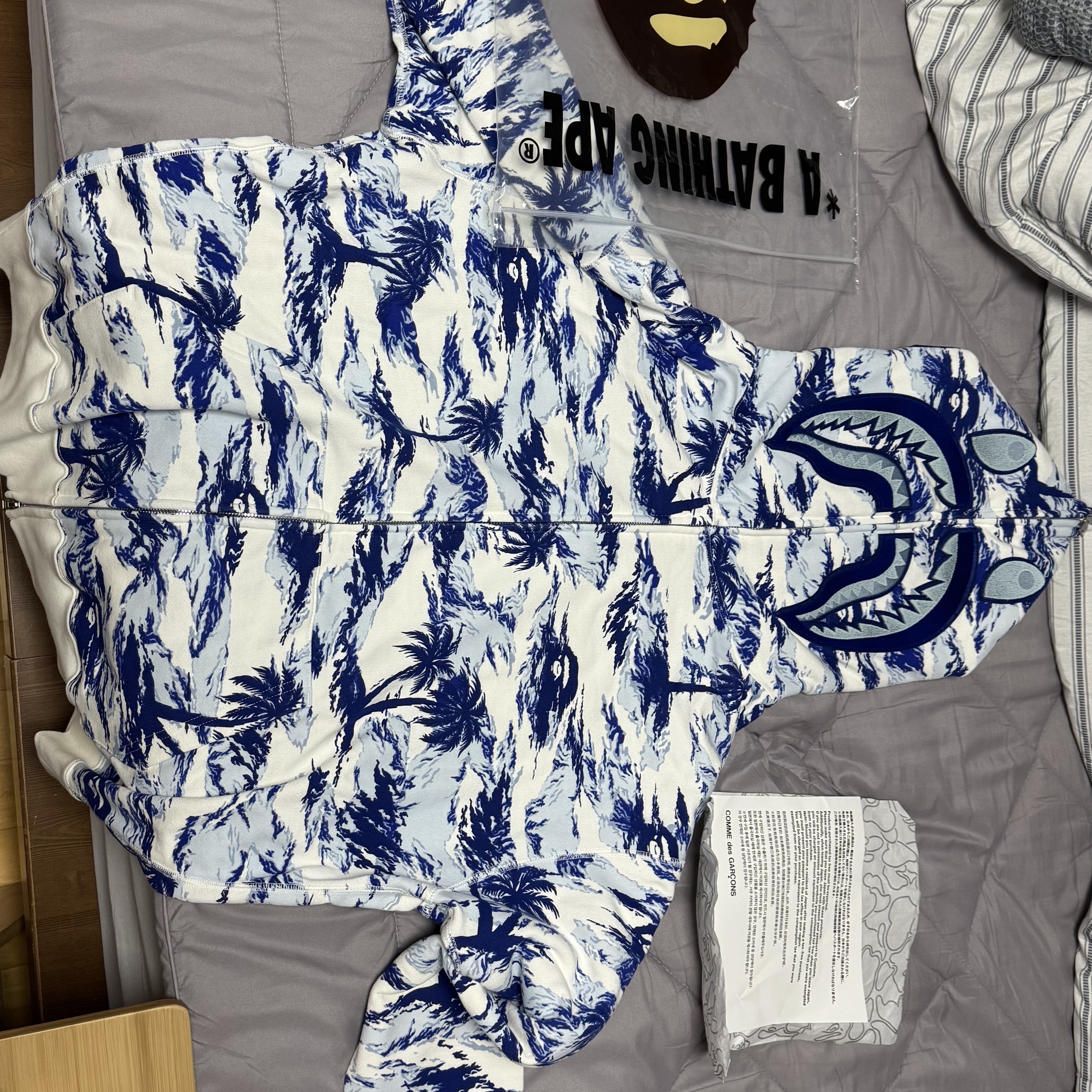 BAPE Palm Tree Camo Relaxed Fit Shark Full Zip Hoodie Blue 착용 스타일 - 1