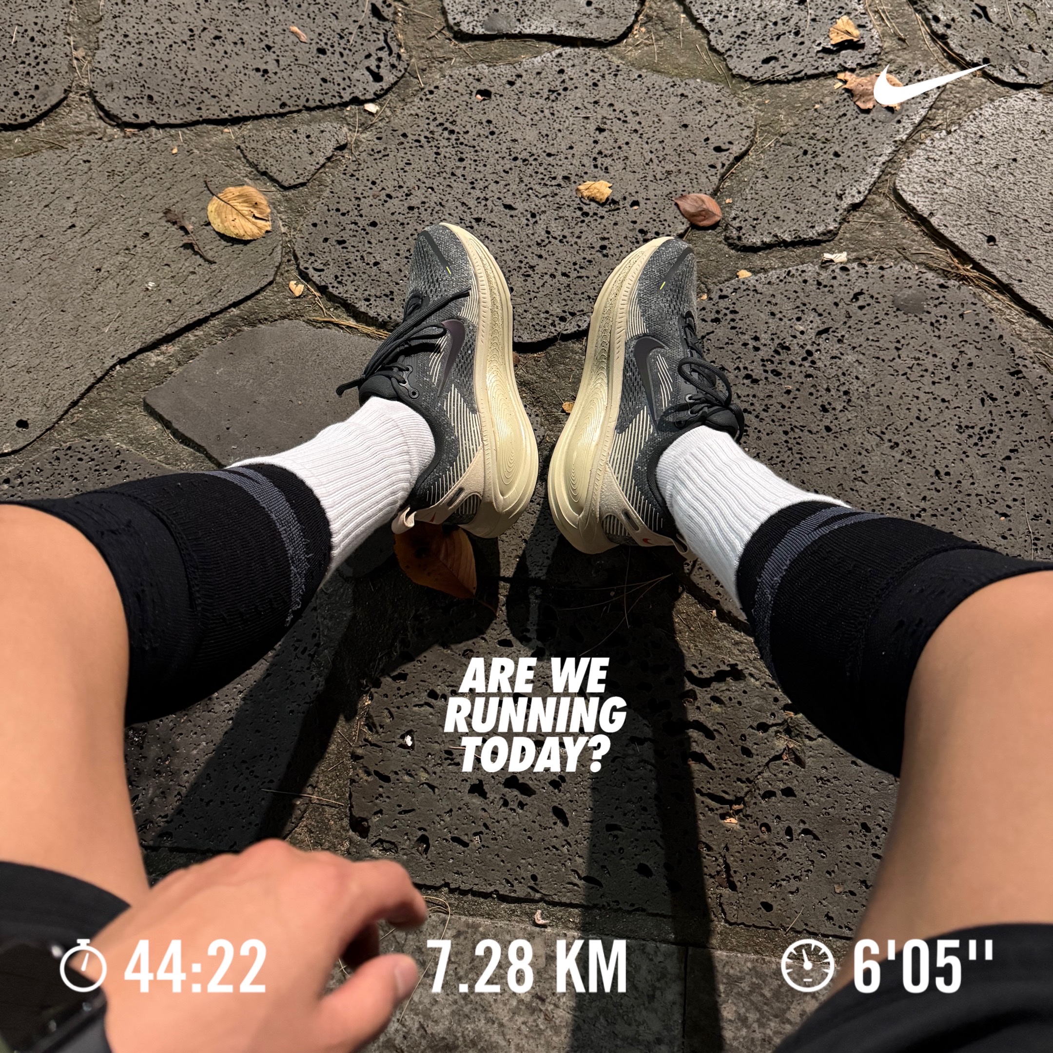 Nike Vomero 18 Oatmeal Anthracite 착용 스타일