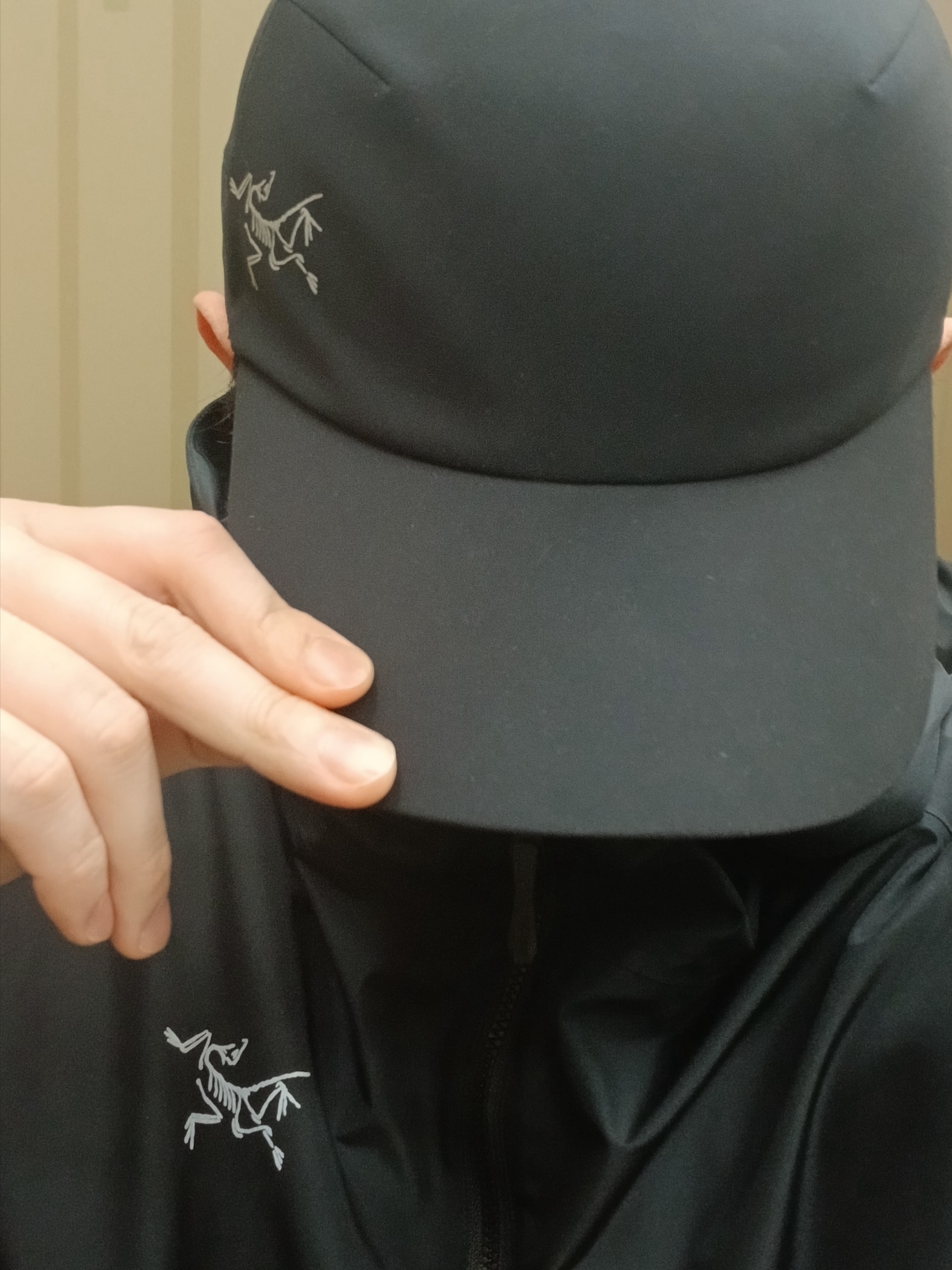 Arc'teryx Calvus Cap Black, Arc'teryx Solano Hoody Black 착용 스타일 - 1