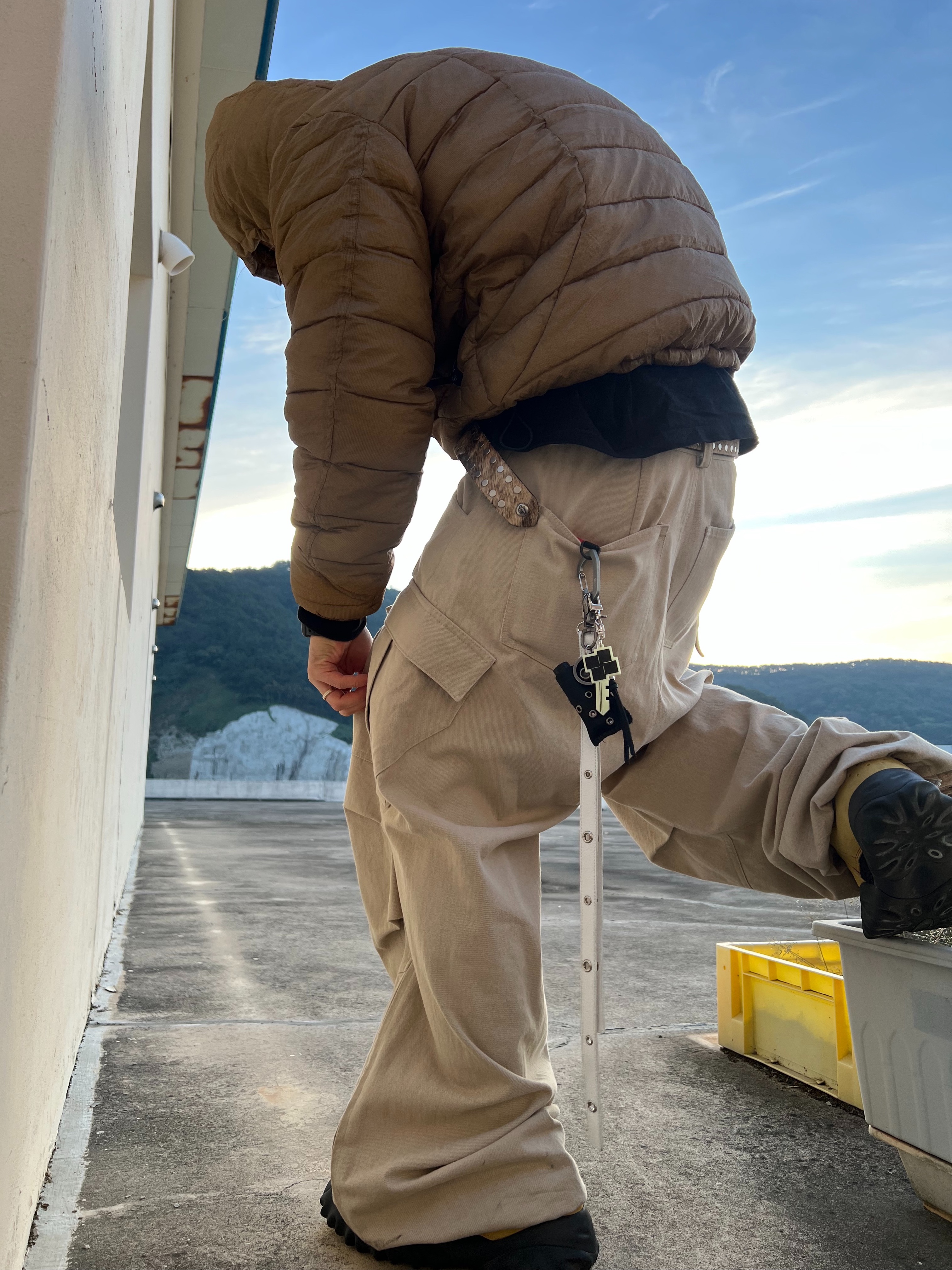 Nonnod Side Zip Cargo Pants Beige, Oakley Factory Team Suede Flesh Edge Boots Yellow 착용 스타일 - 6