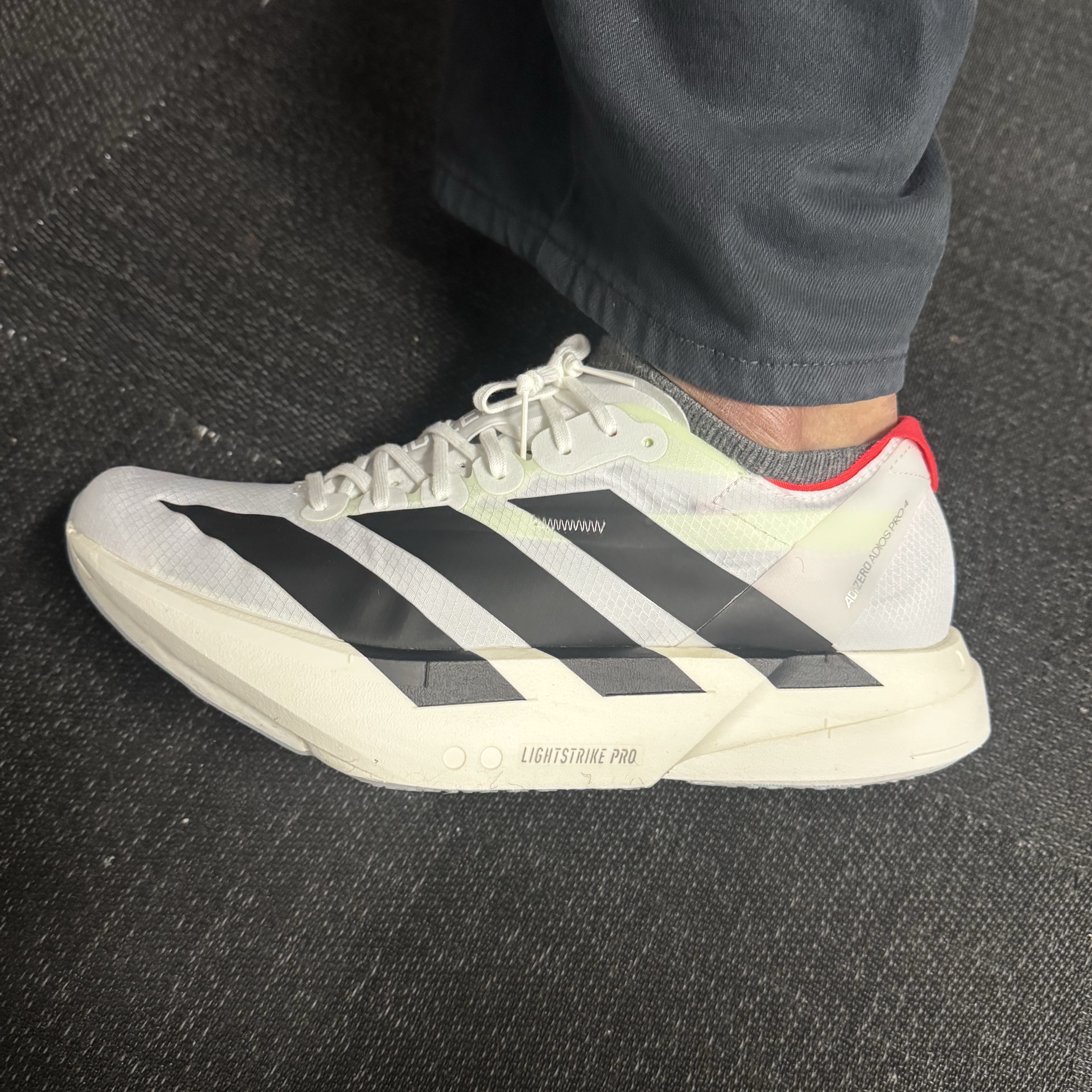 Adidas Adizero Adios Pro 4 Cloud White Core Black 착용 스타일