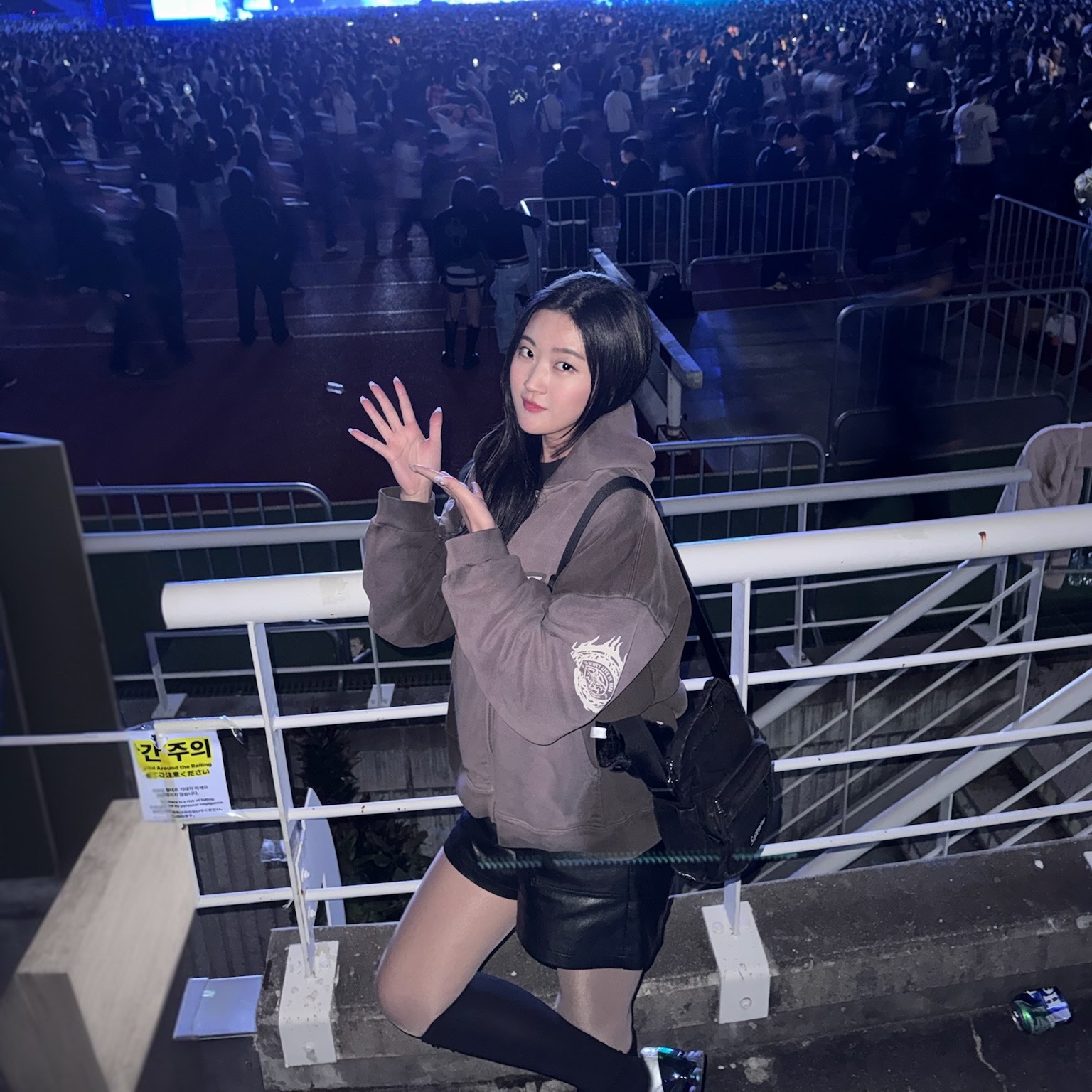 Travis Scott Circus Maximus Stadium Tour 25 Zip Hoodie 착용 스타일 - 4