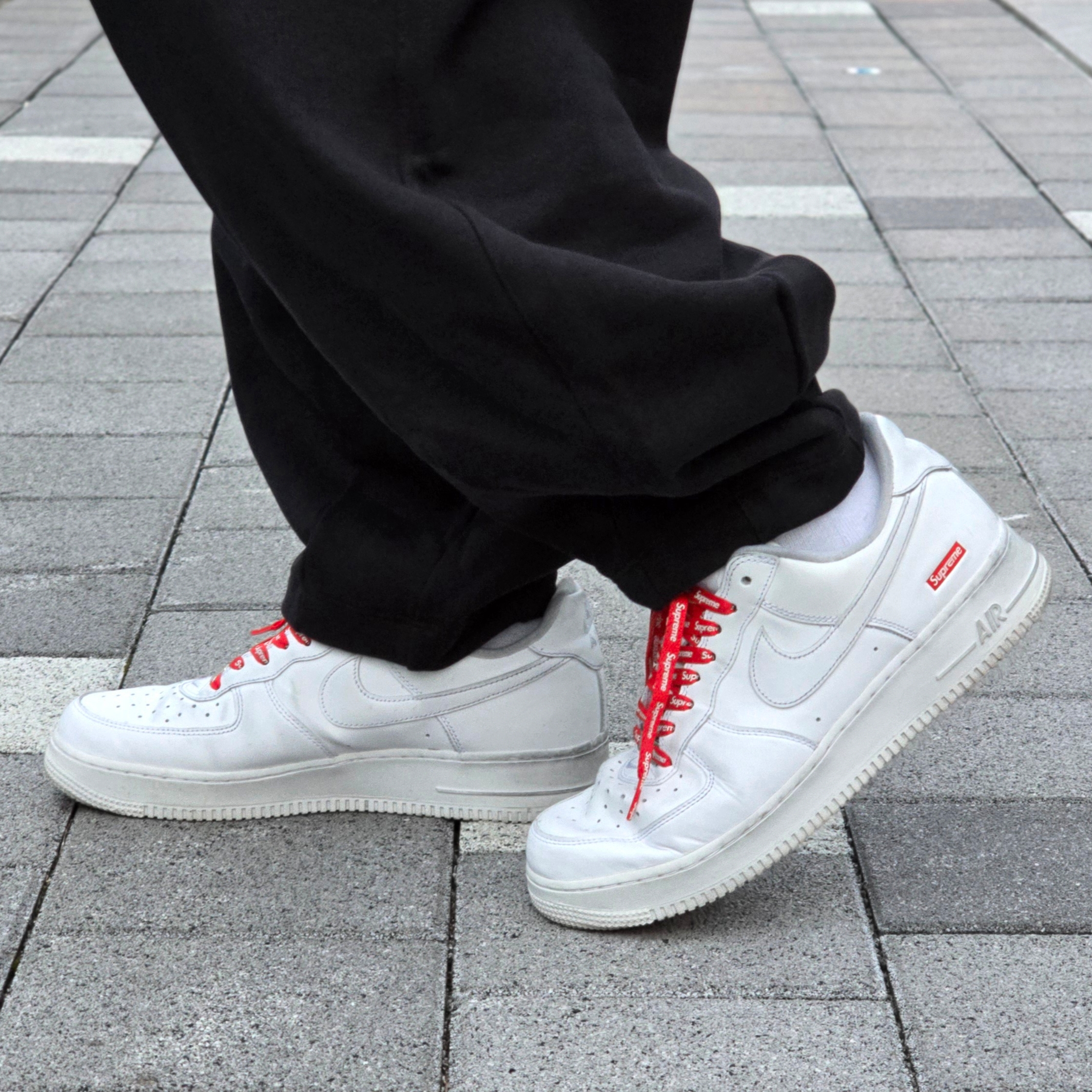 Nike x Supreme Air Force 1 Low White 착용 스타일 - 1