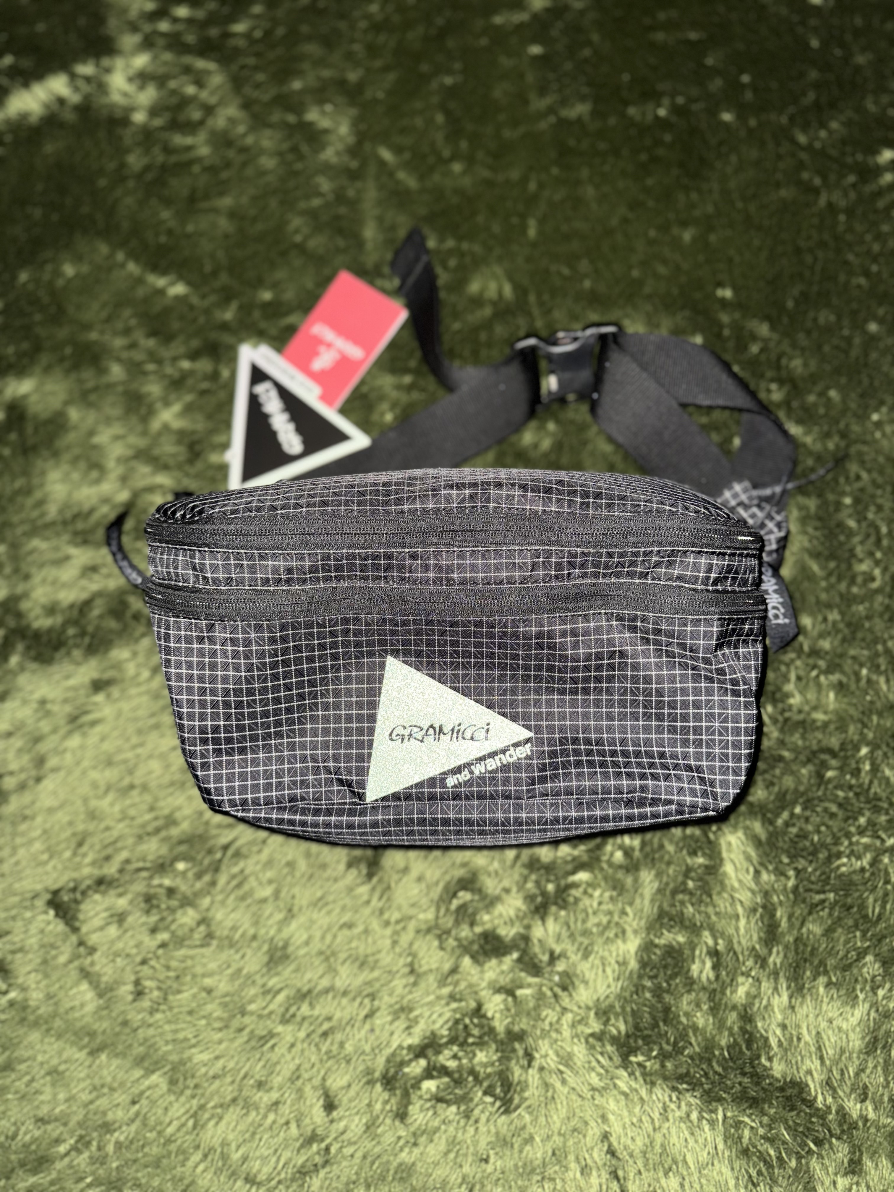 And Wander x Gramicci 2way Ripstop Bag Black 착용 스타일 - 6