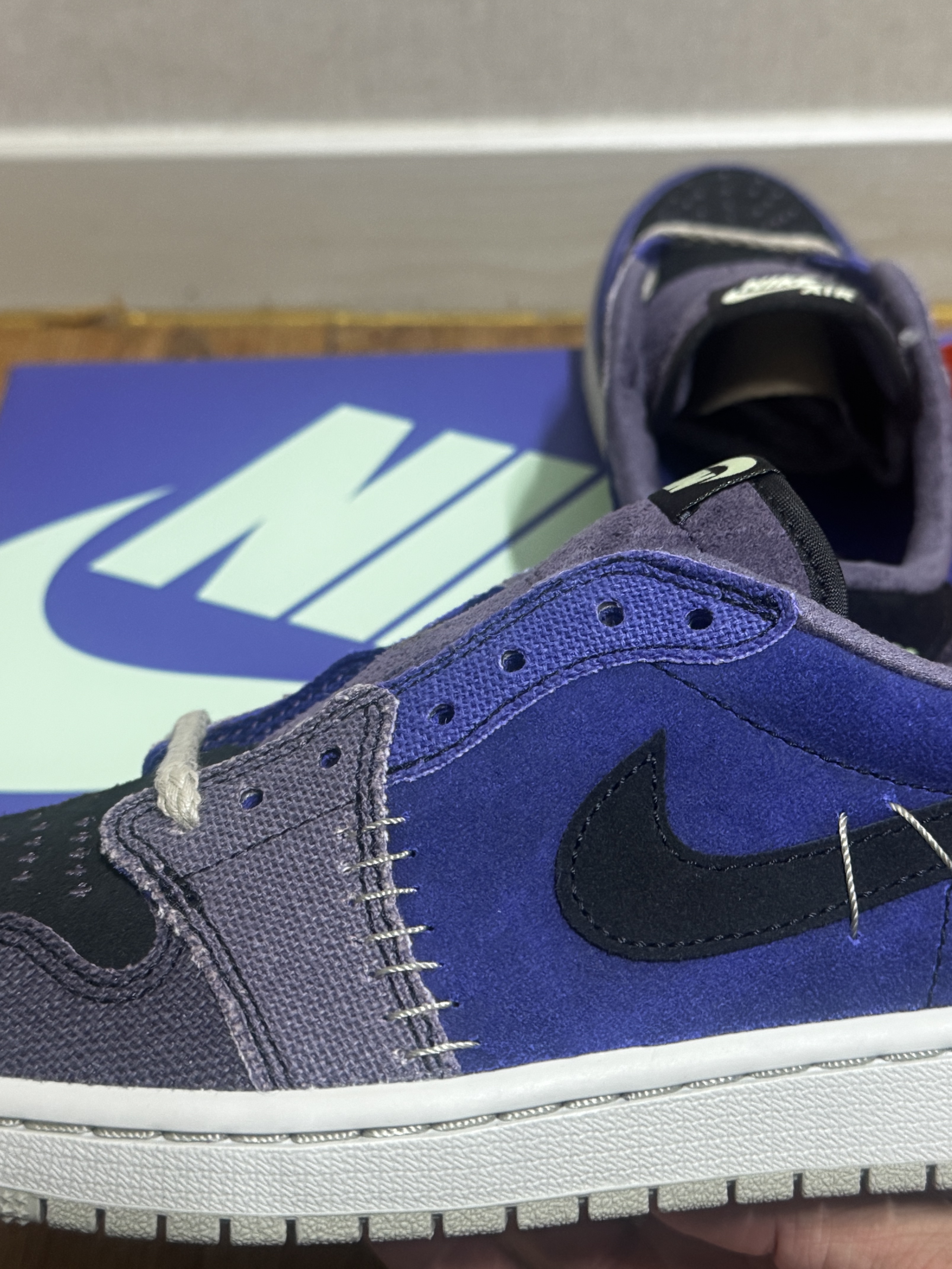 Jordan 1 x Zion Williamson Retro Low OG Regency Purple and Dark Raisin 착용 스타일 - 2