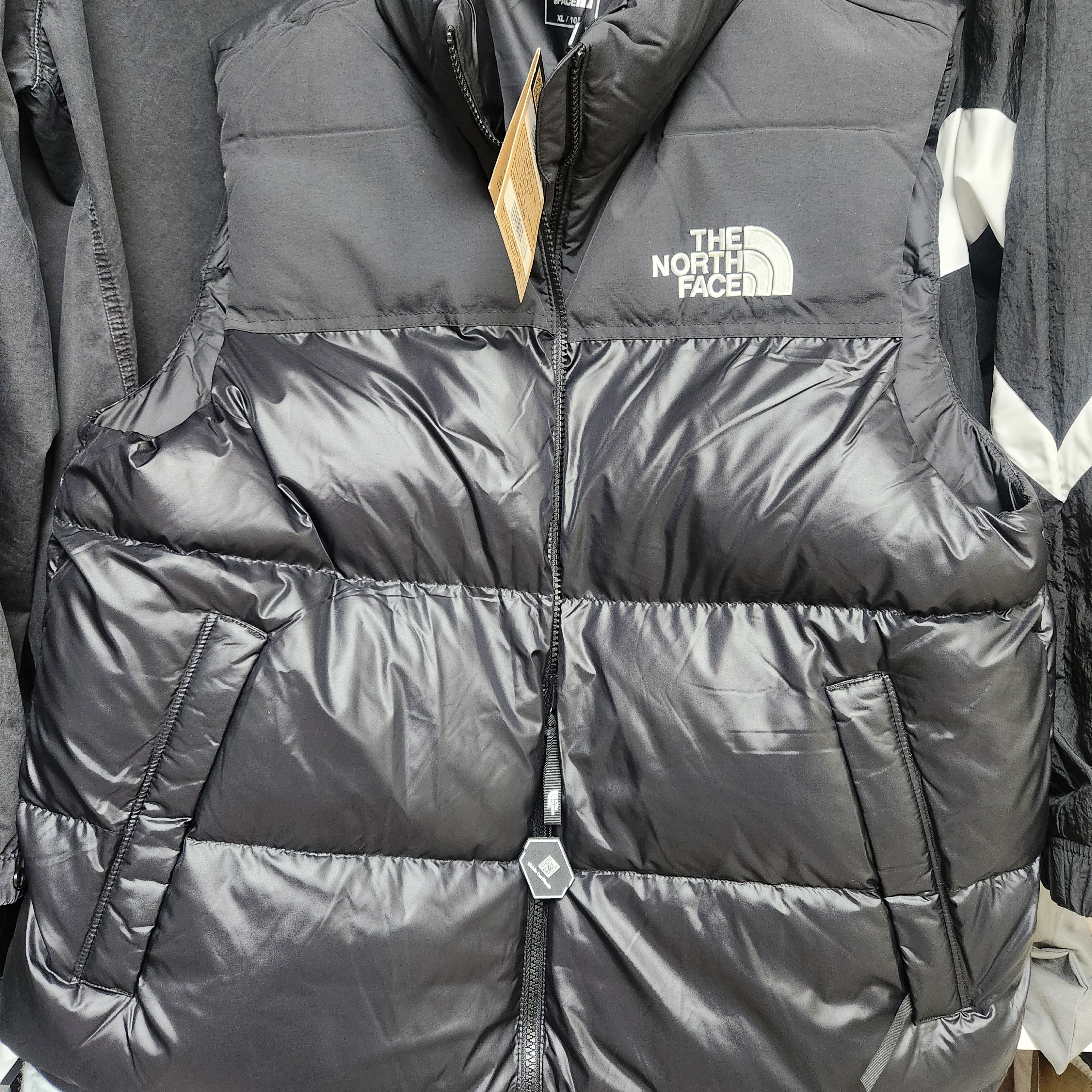 The North Face Nuptse On Ball Vest Black 착용 스타일 - 1