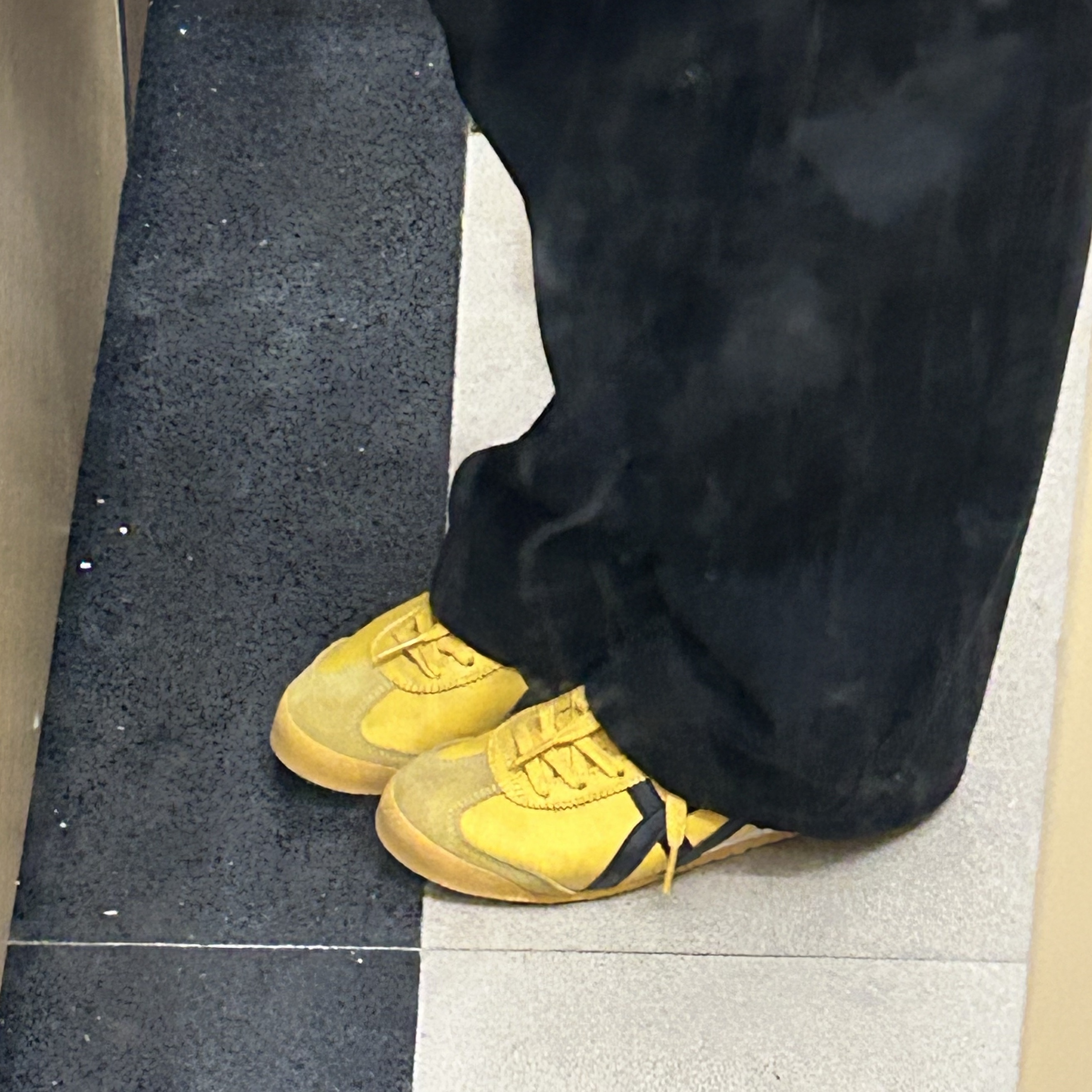 Onitsuka Tiger Mexico 66 Yellow Black 착용 스타일