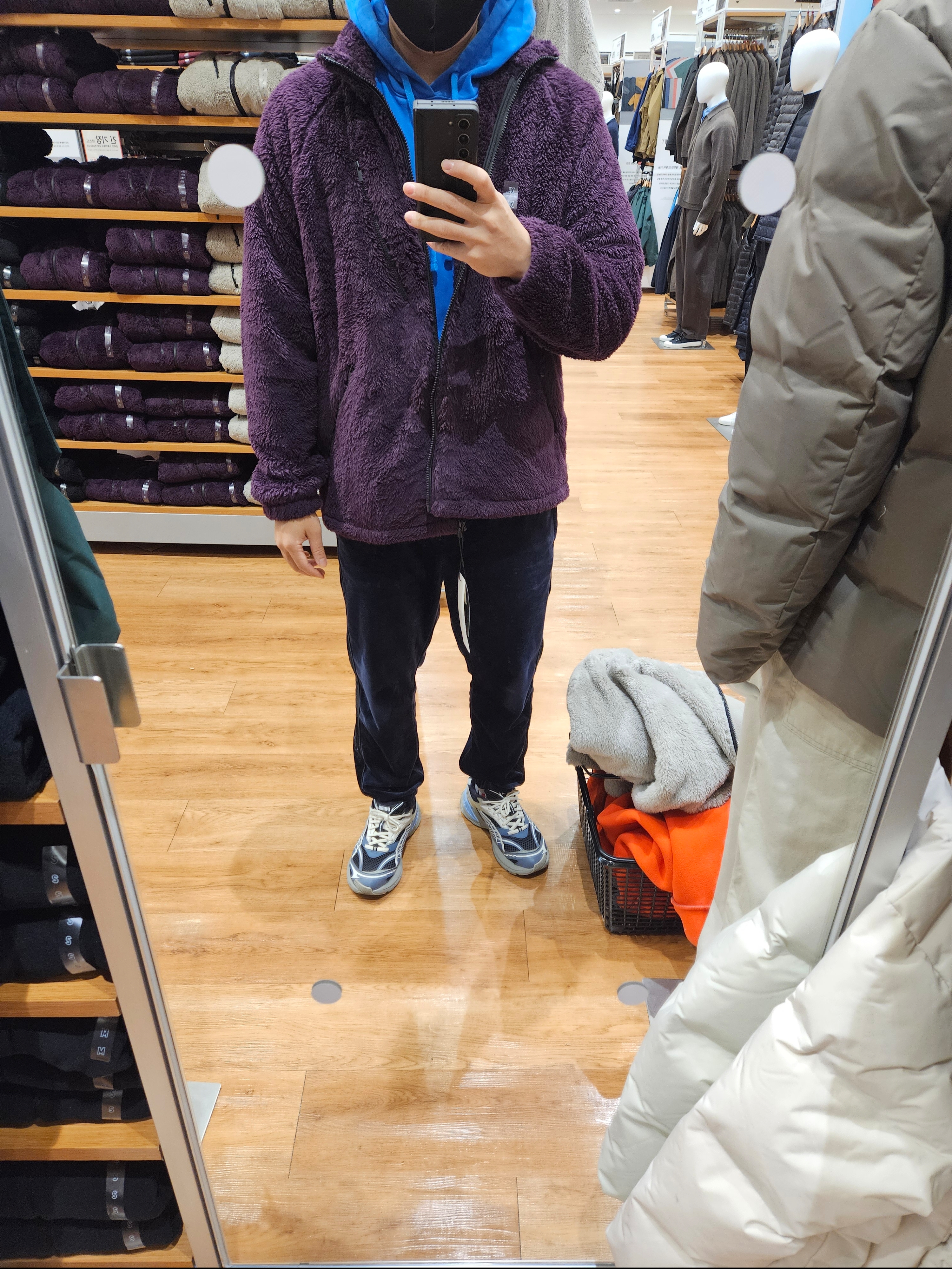 Uniqlo x Needles Fleece Jacket Beige - KR, Uniqlo x Needles Fleece Jacket Black - KR 착용 스타일 - 3