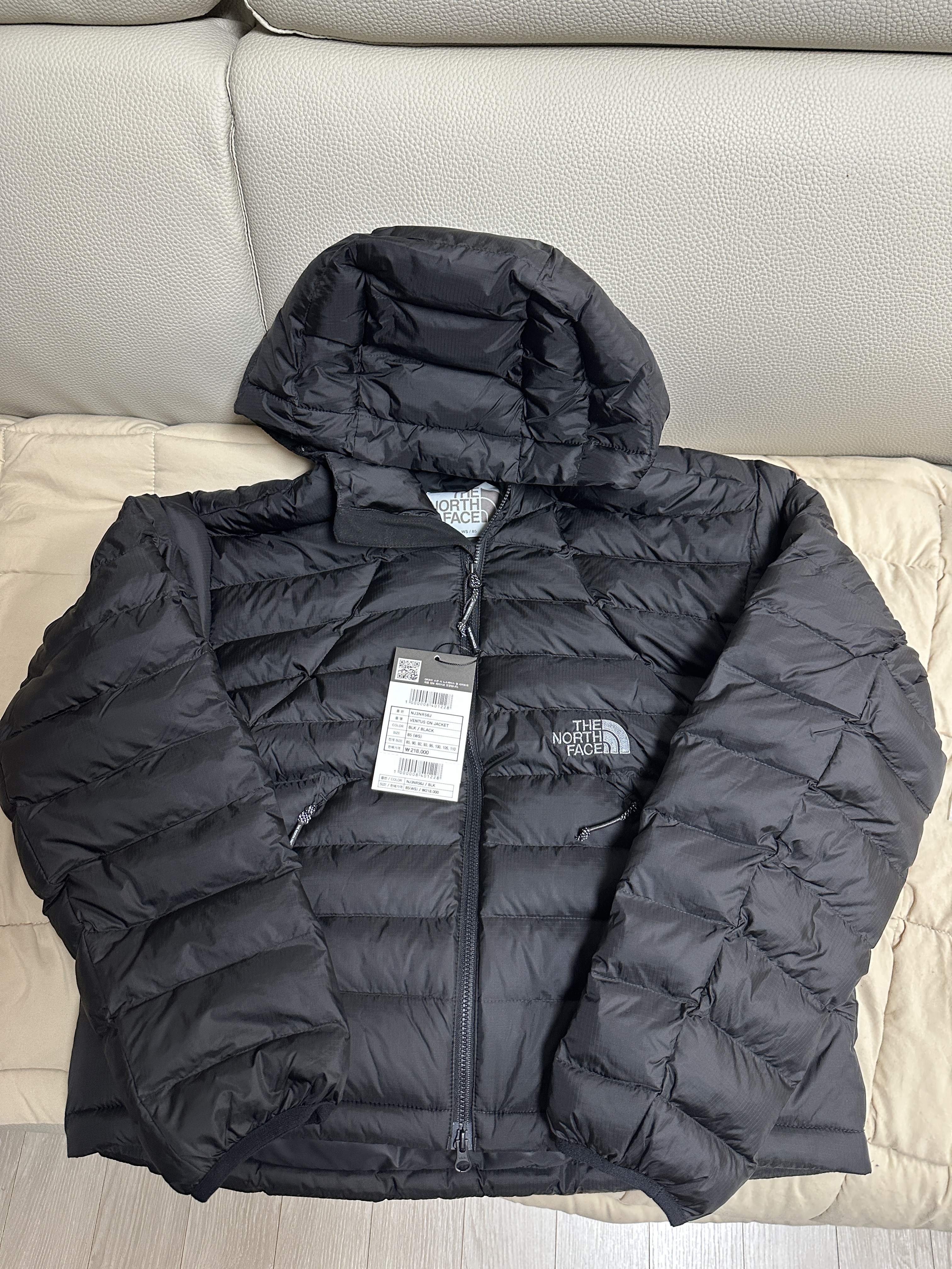 The North Face Ventus On Jacket Black 착용 스타일
